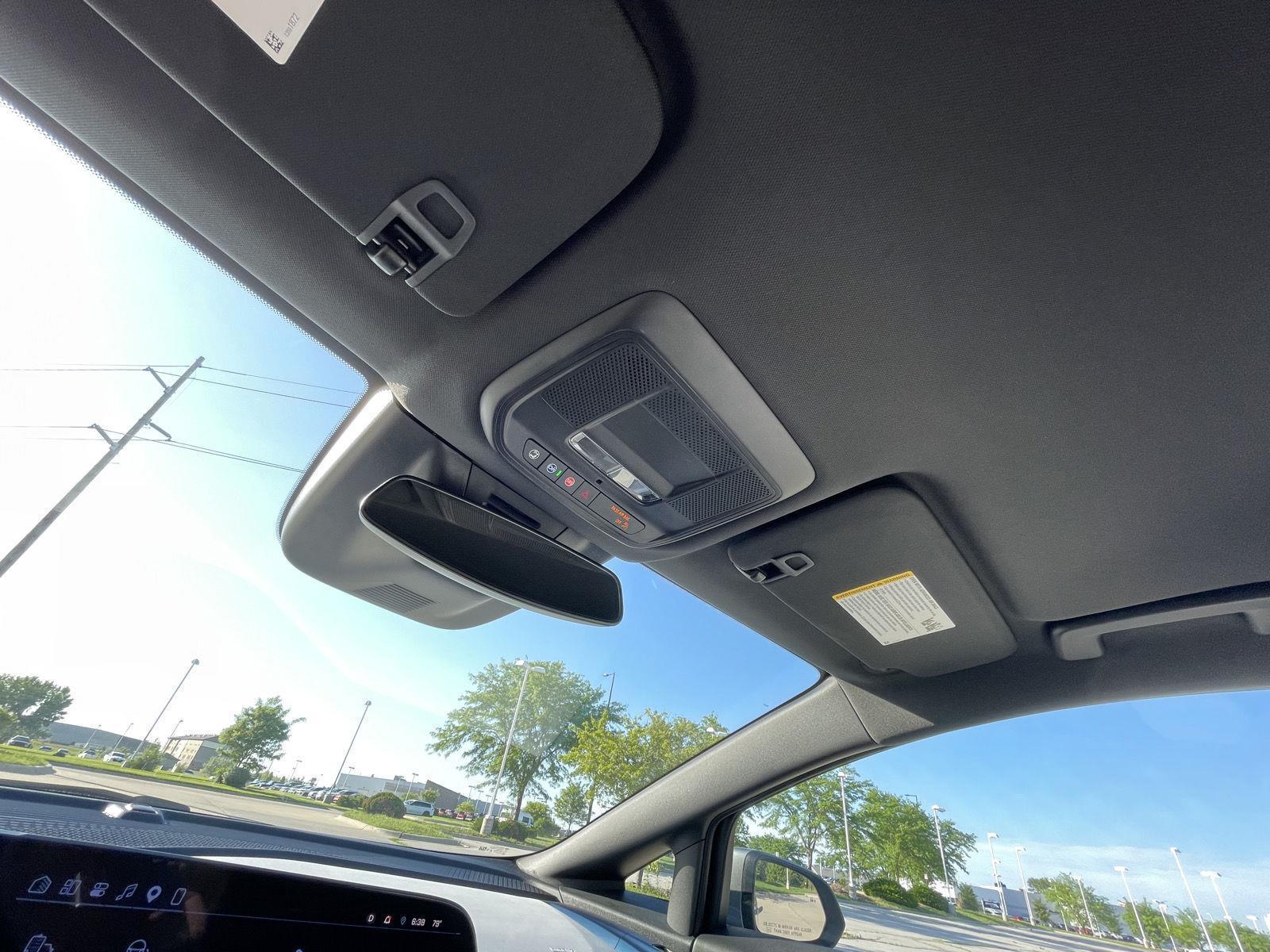 Vehicle photo 20