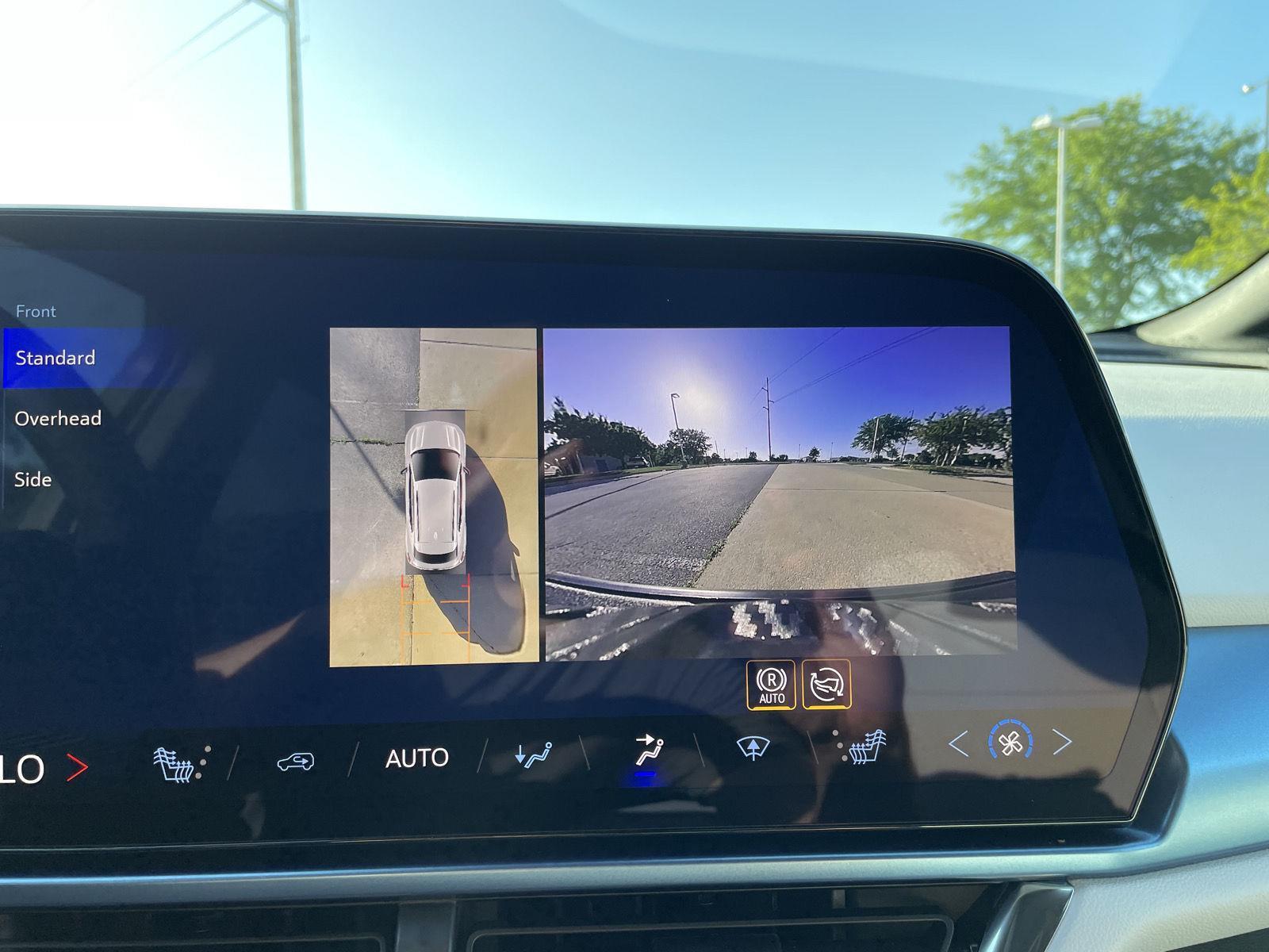 Vehicle photo 23