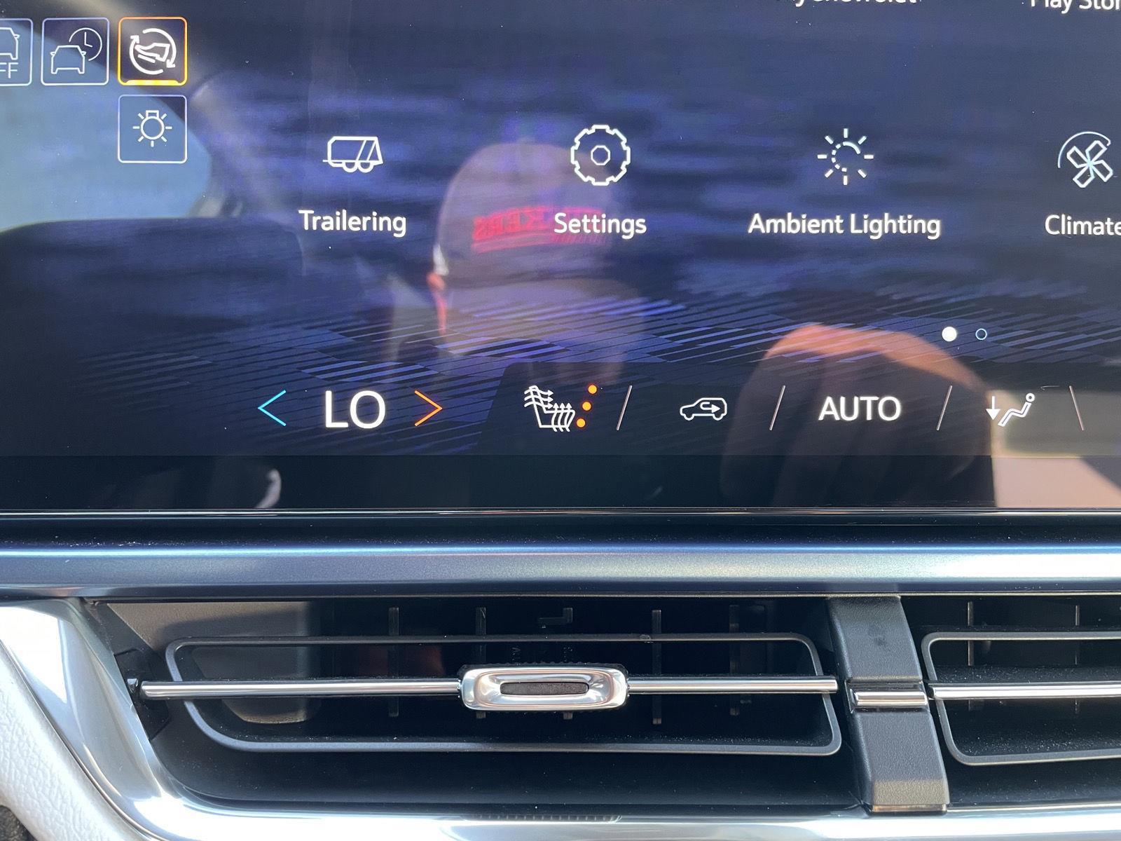 Vehicle photo 25