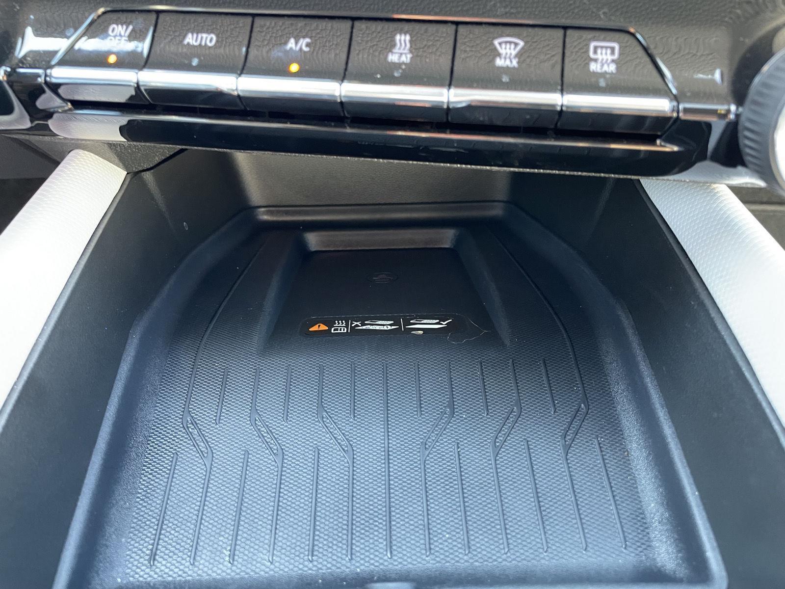 Vehicle photo 27