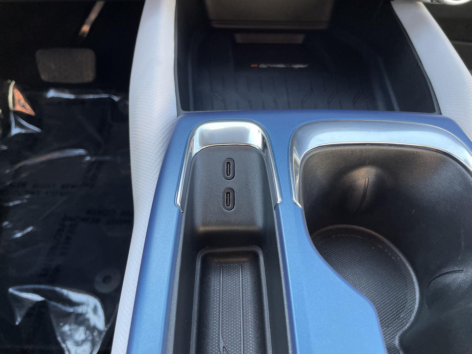 Vehicle photo 28