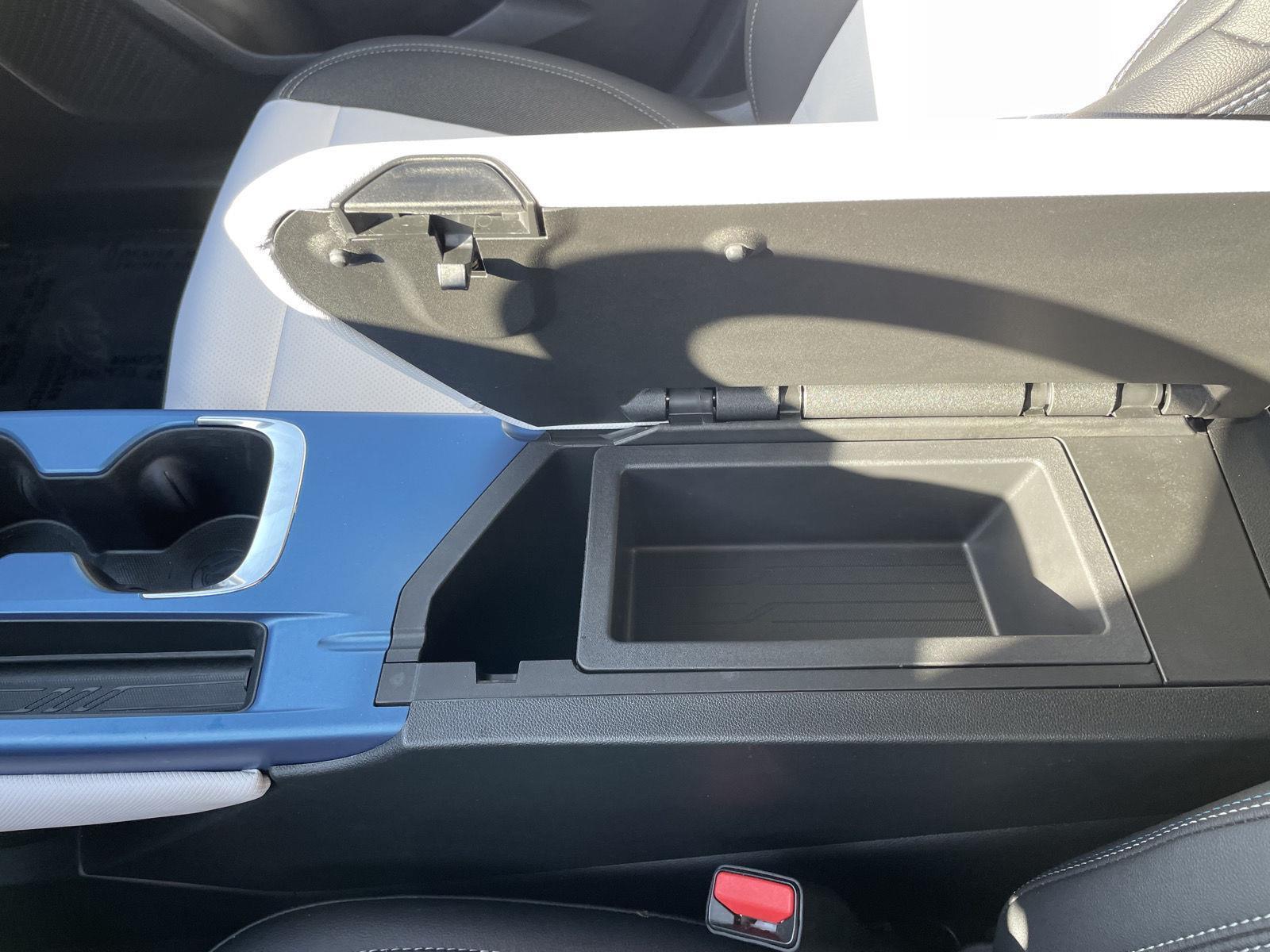 Vehicle photo 32