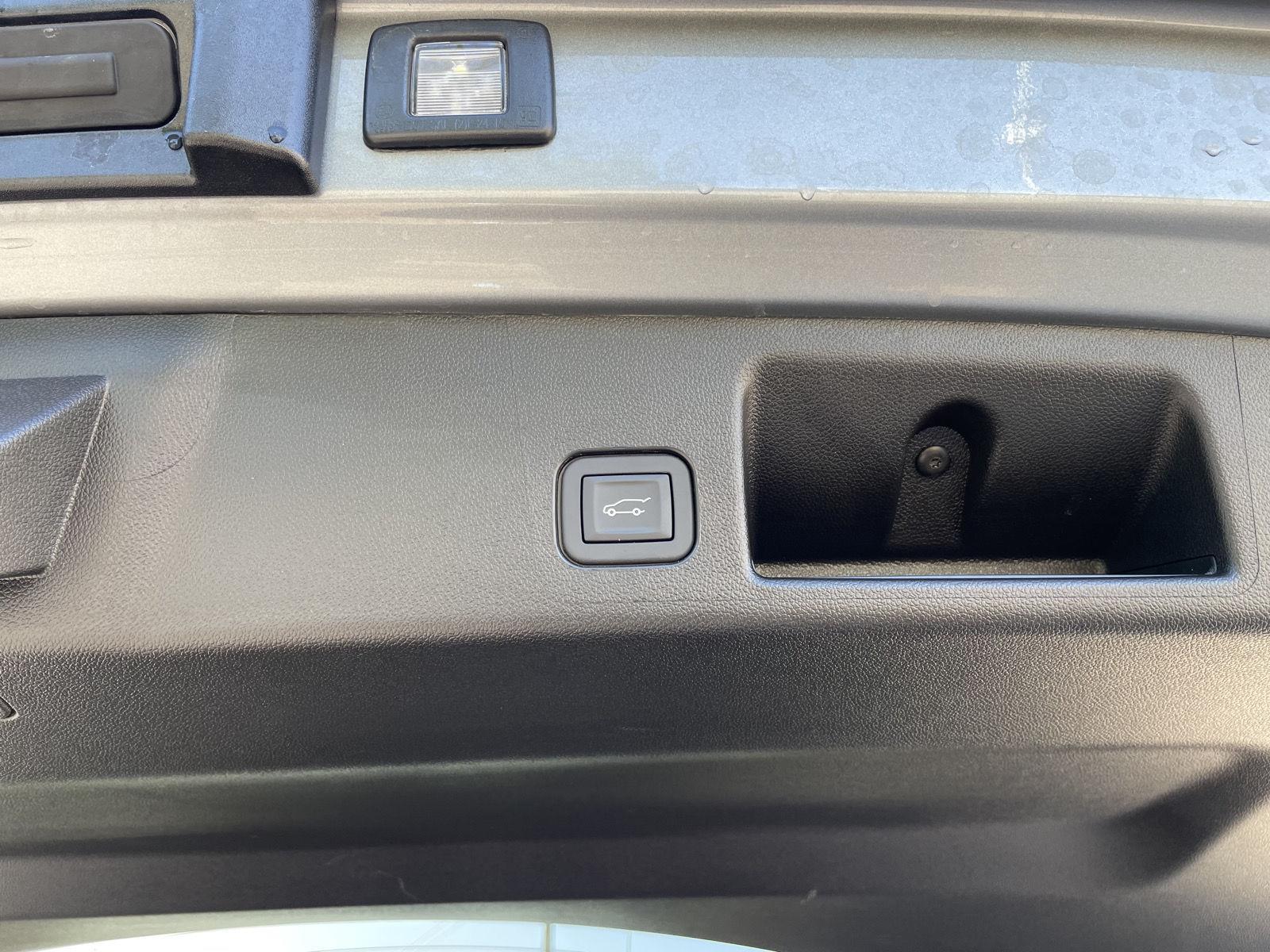 Vehicle photo 37