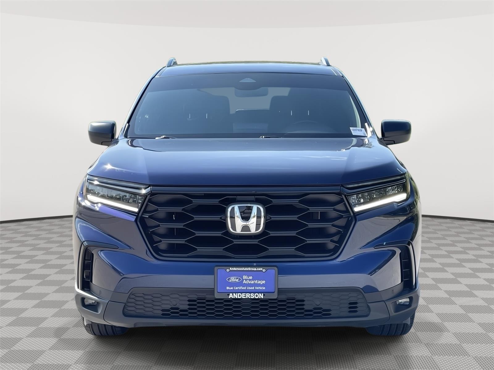 Vehicle photo 4