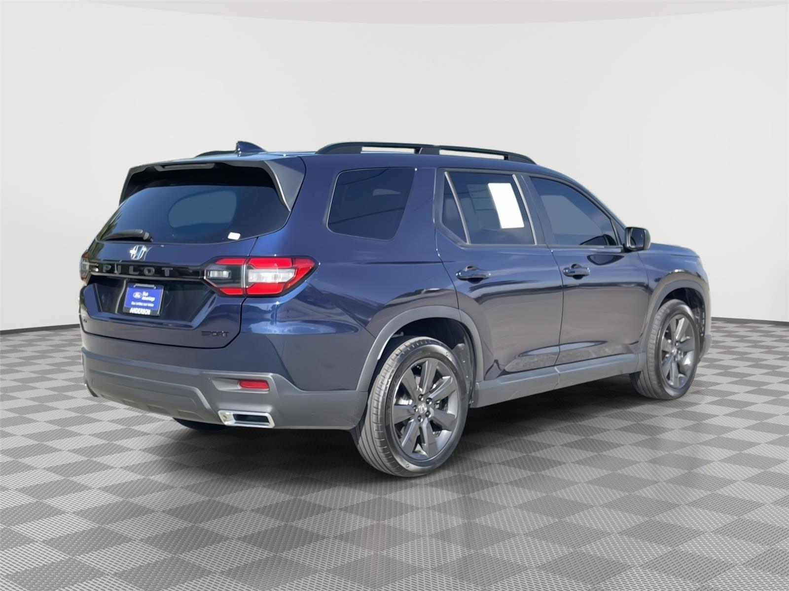 Vehicle photo 7