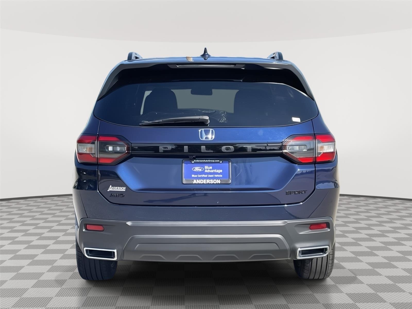 Vehicle photo 8