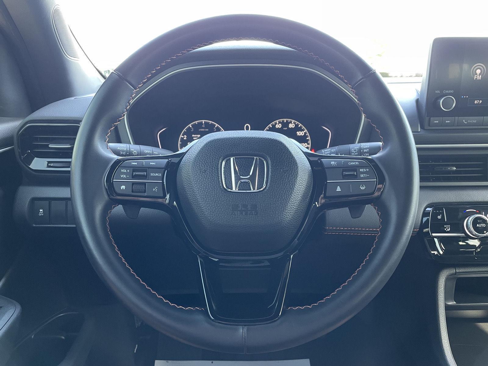 Vehicle photo 12