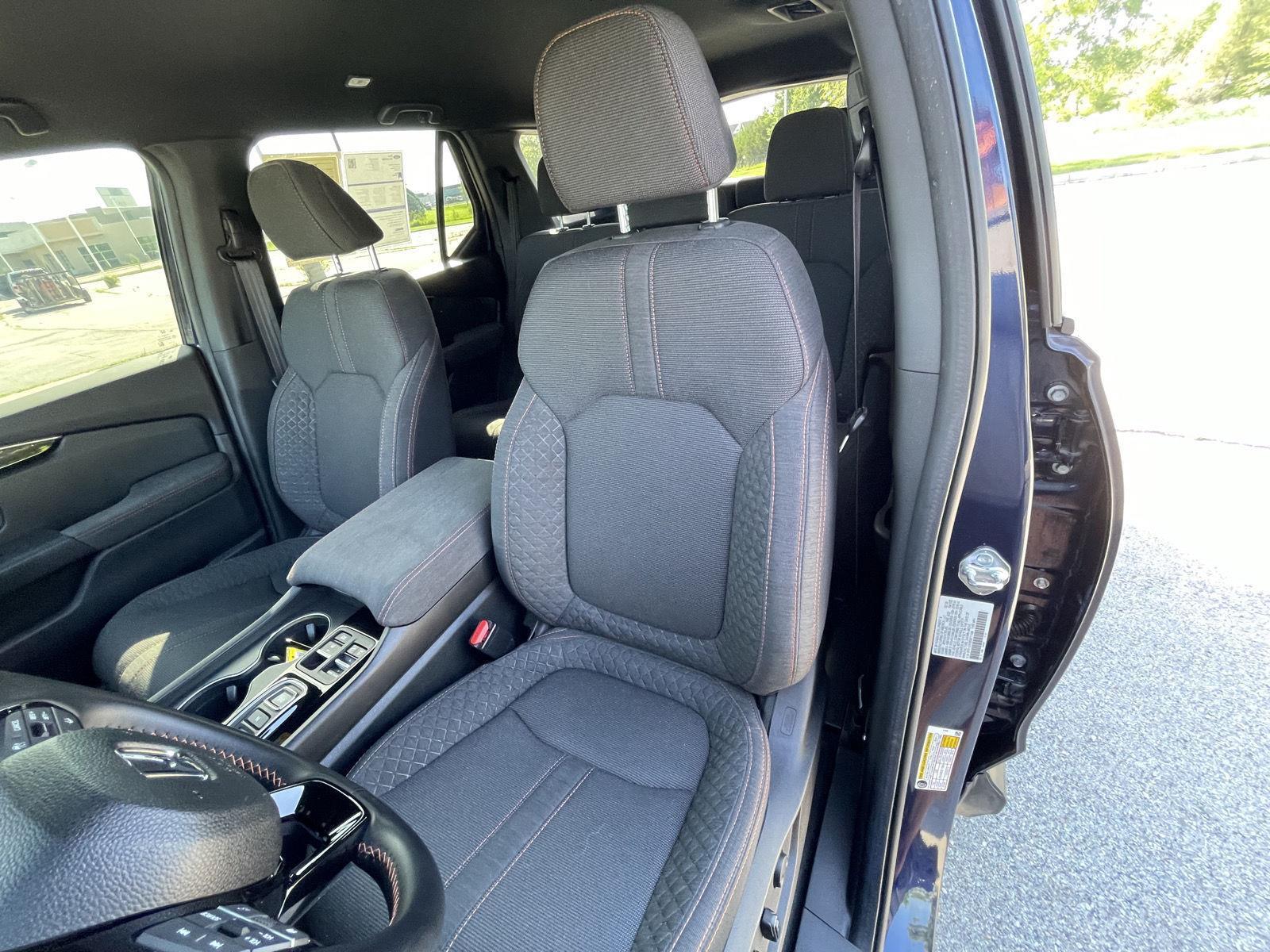 Vehicle photo 18