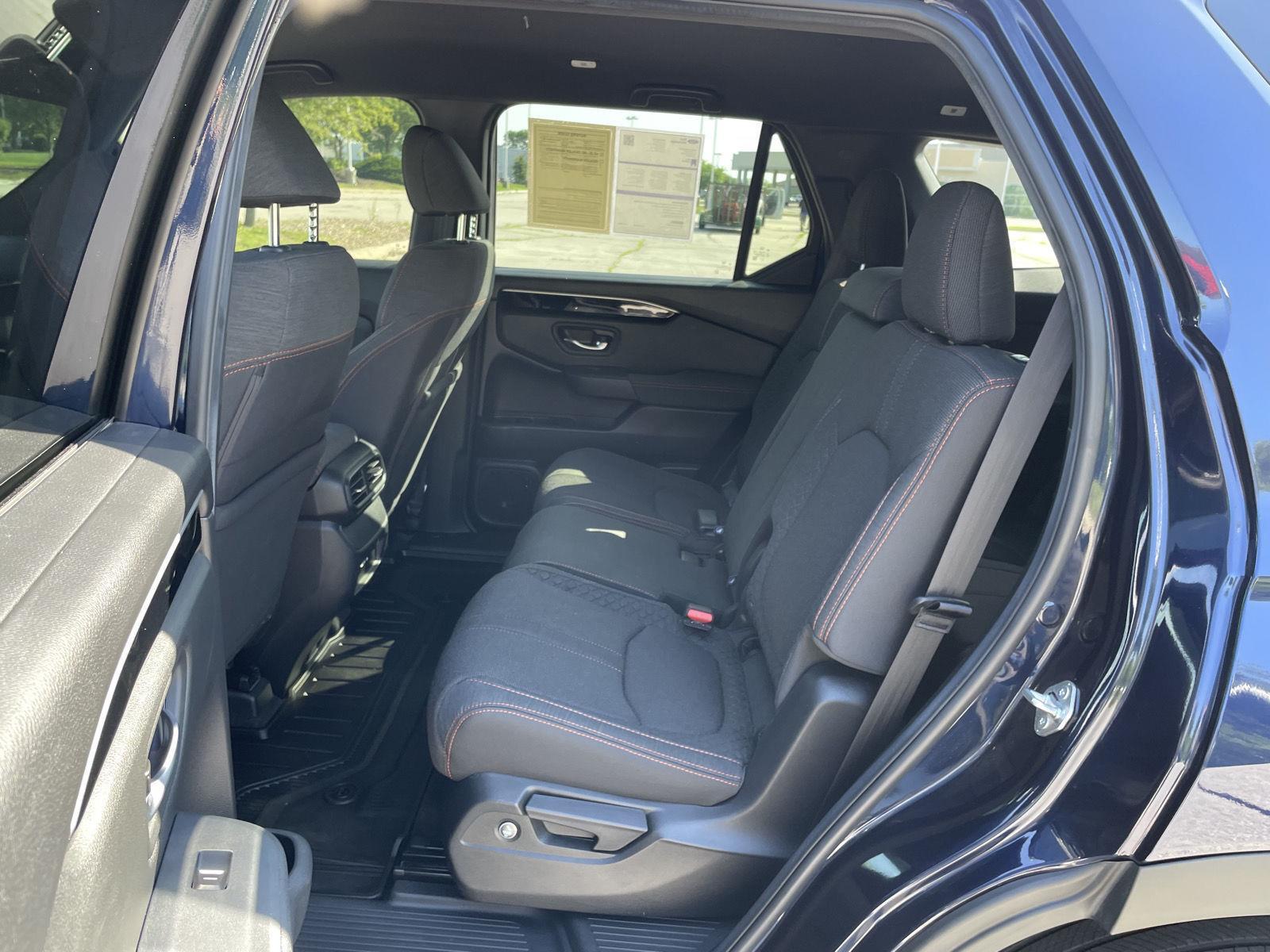 Vehicle photo 20
