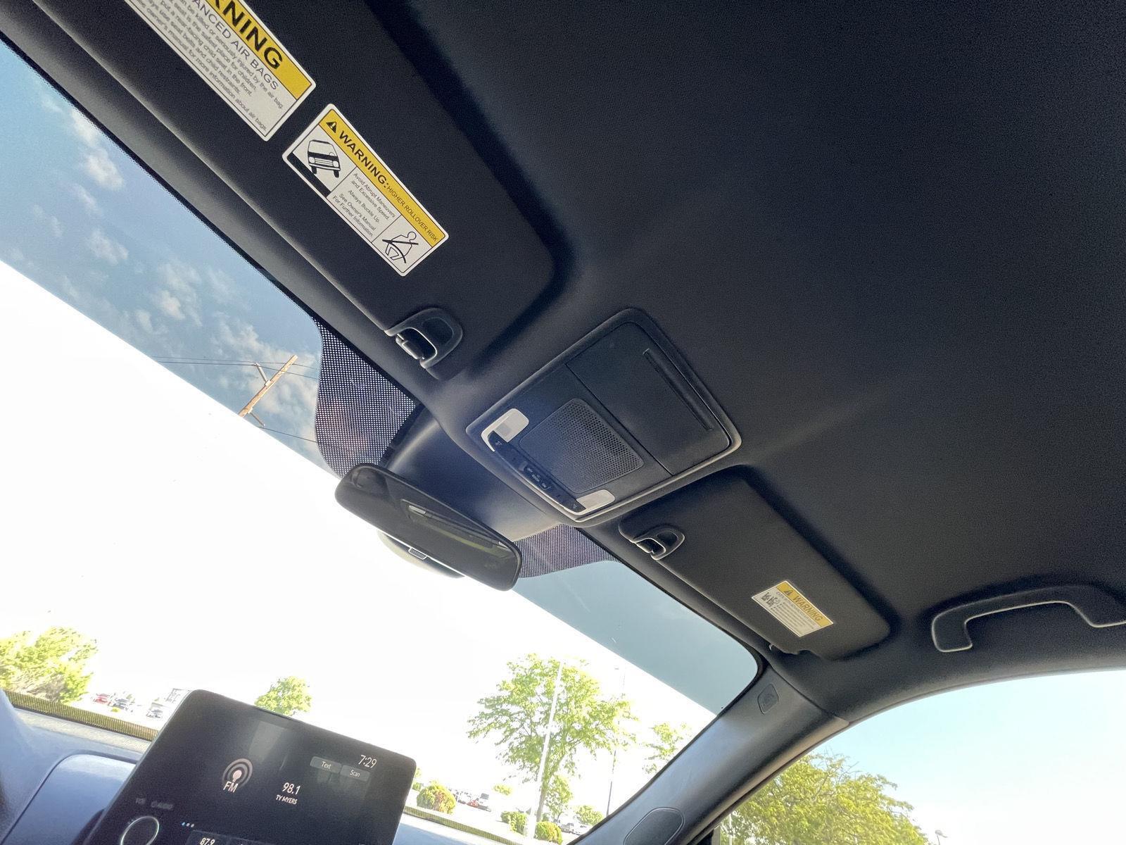 Vehicle photo 22