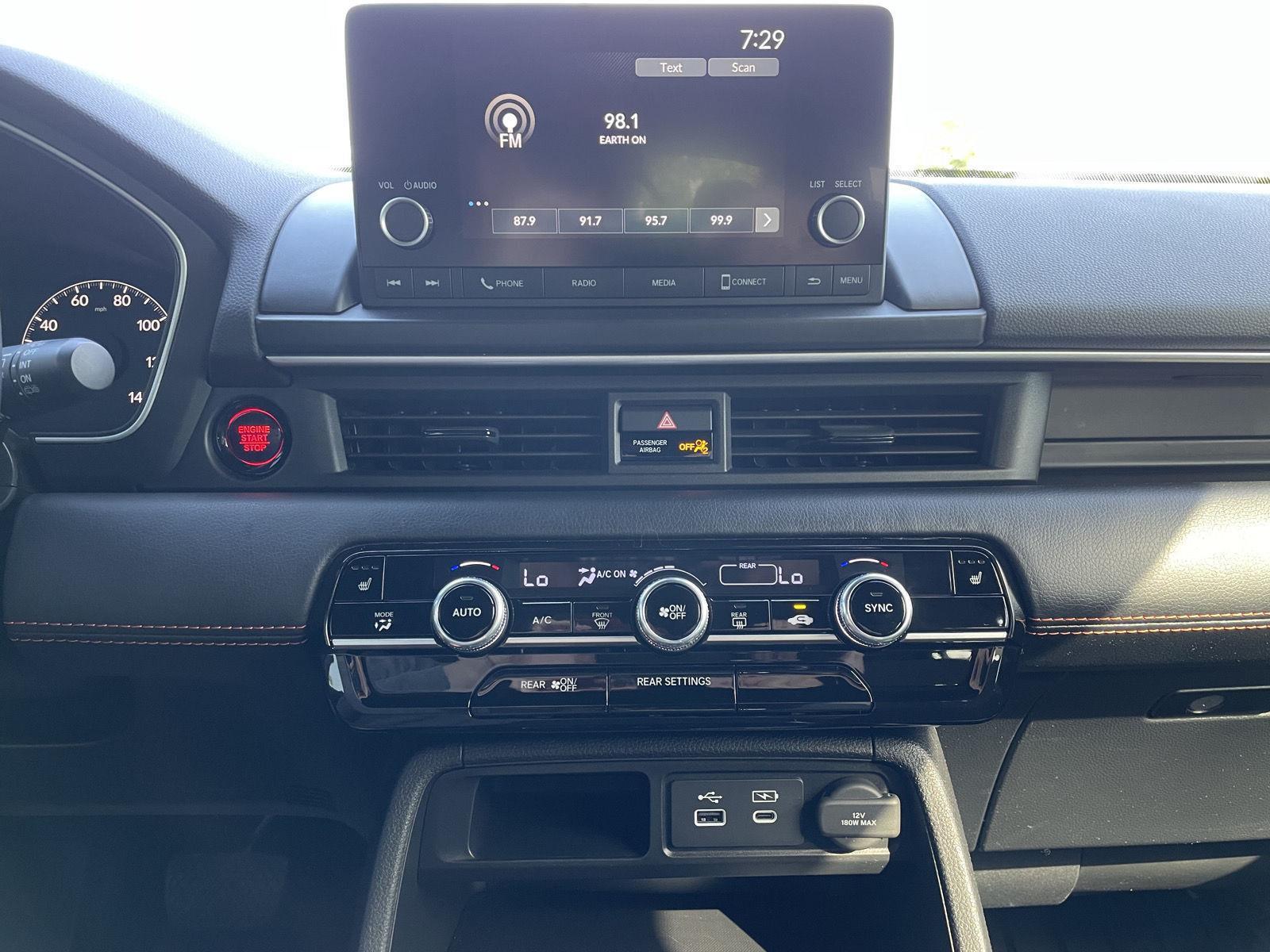 Vehicle photo 23
