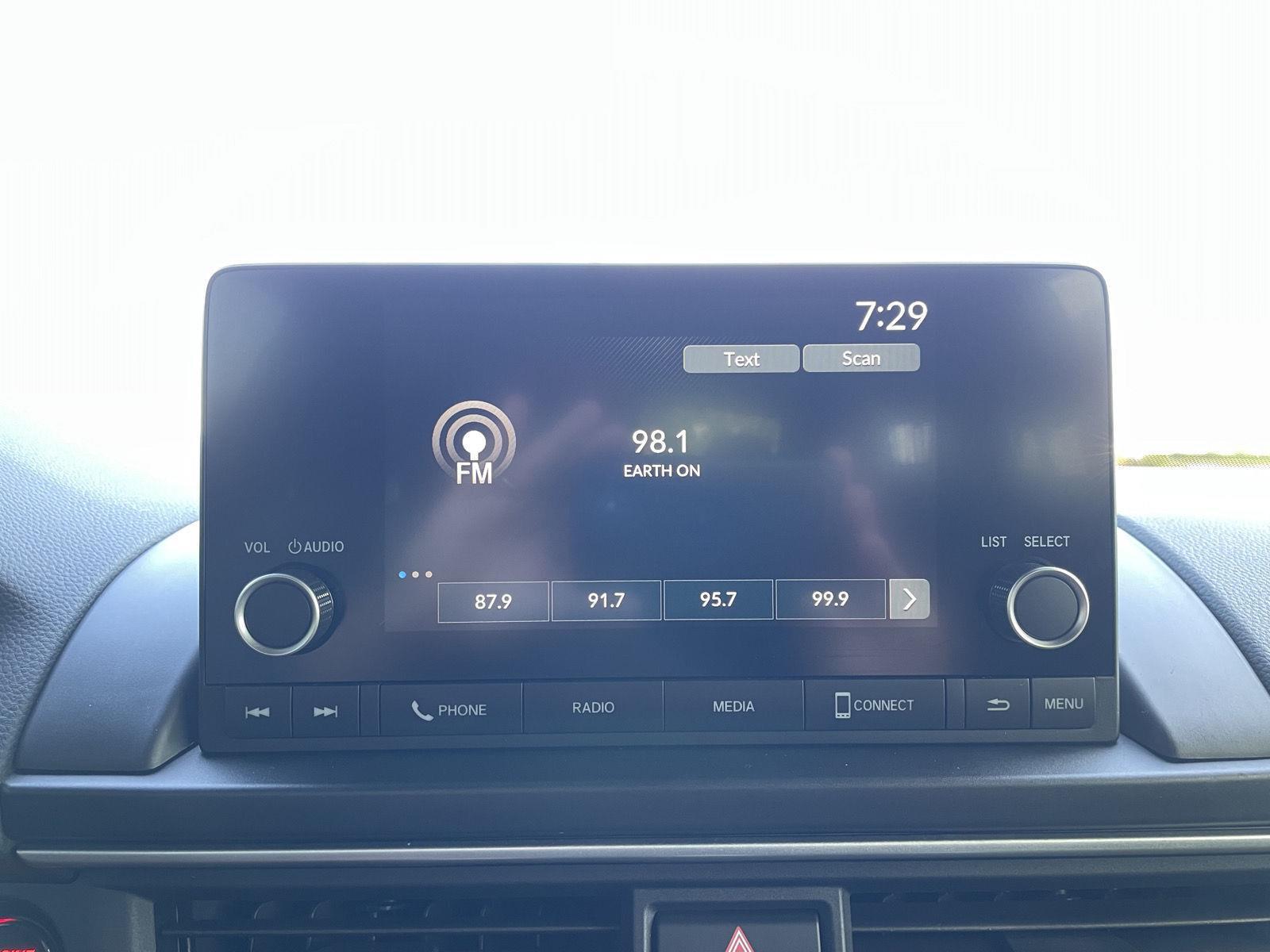 Vehicle photo 26