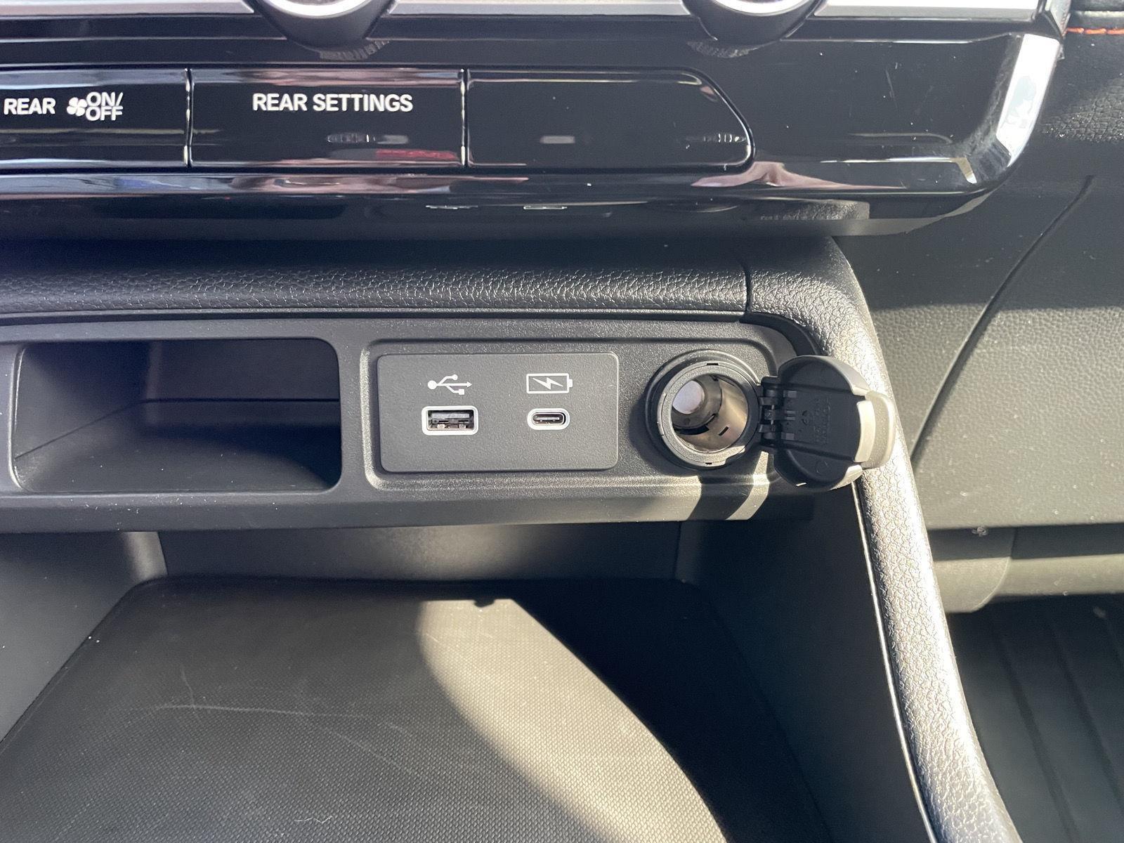 Vehicle photo 29