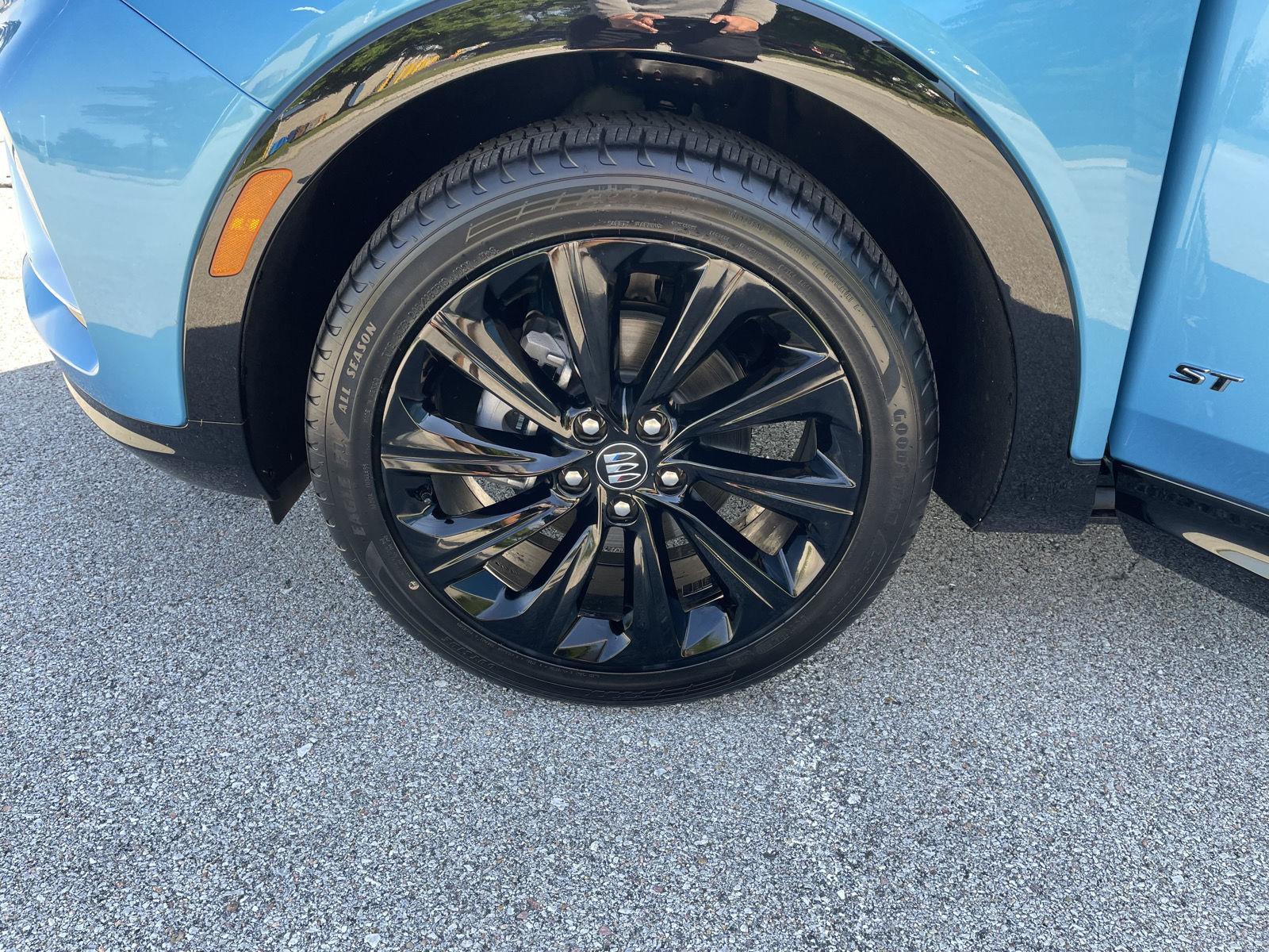 Vehicle photo 10