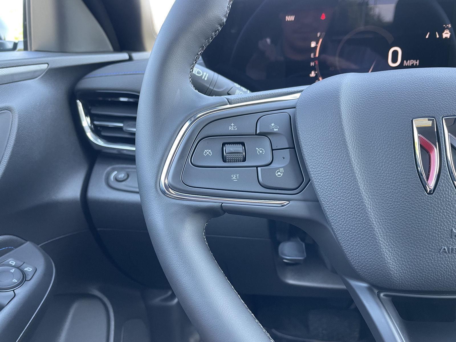 Vehicle photo 13