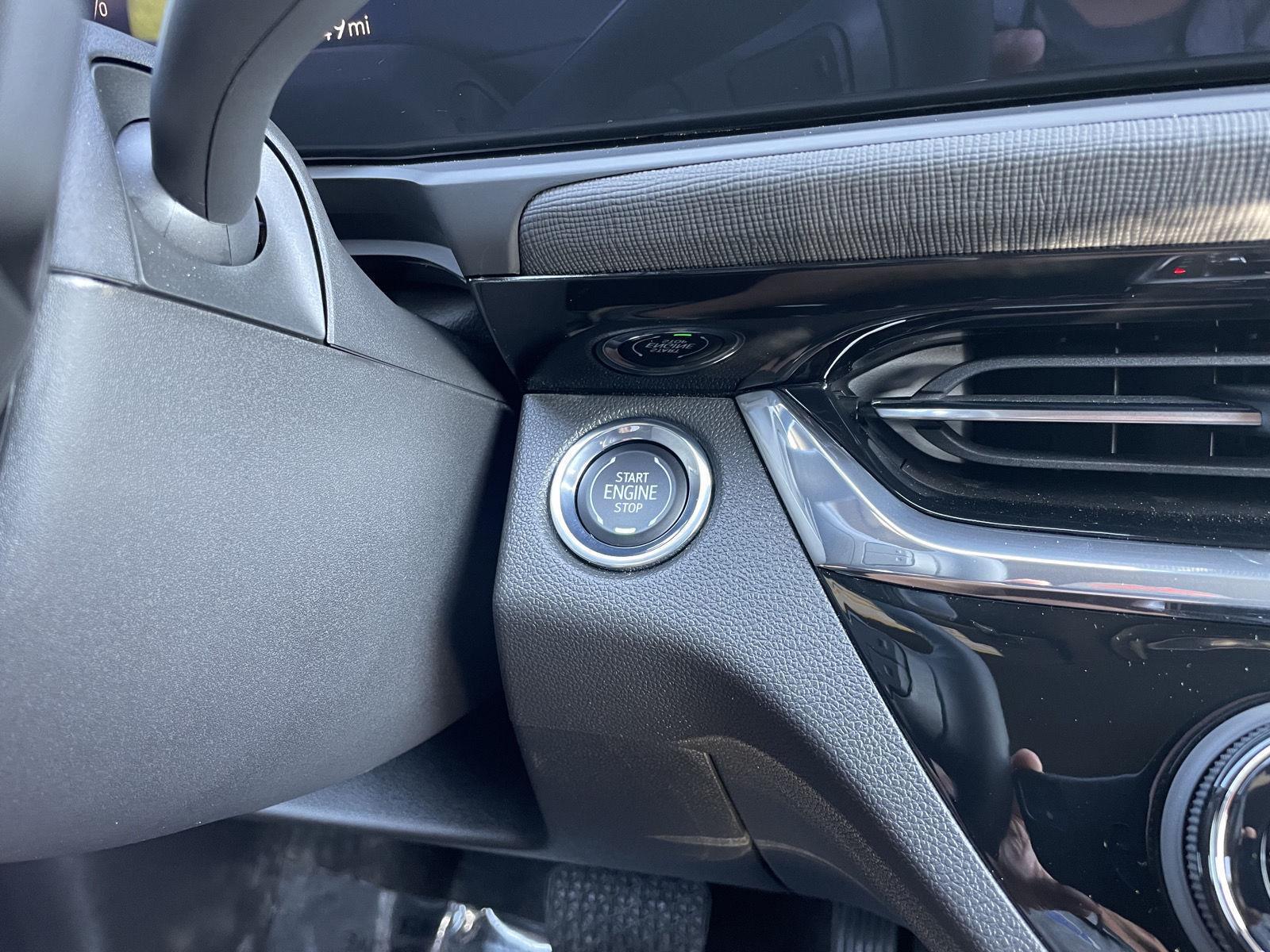 Vehicle photo 23