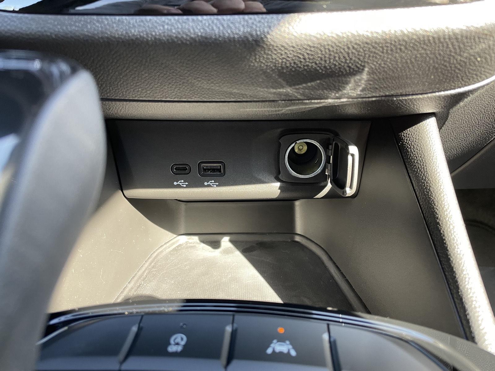 Vehicle photo 26