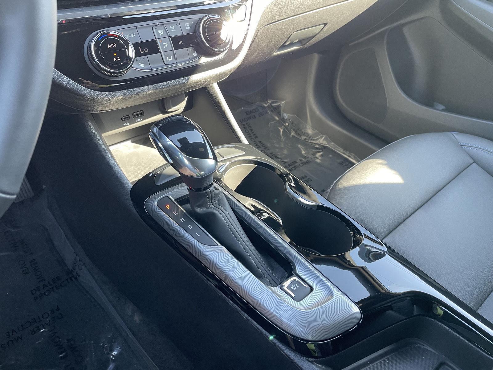 Vehicle photo 28