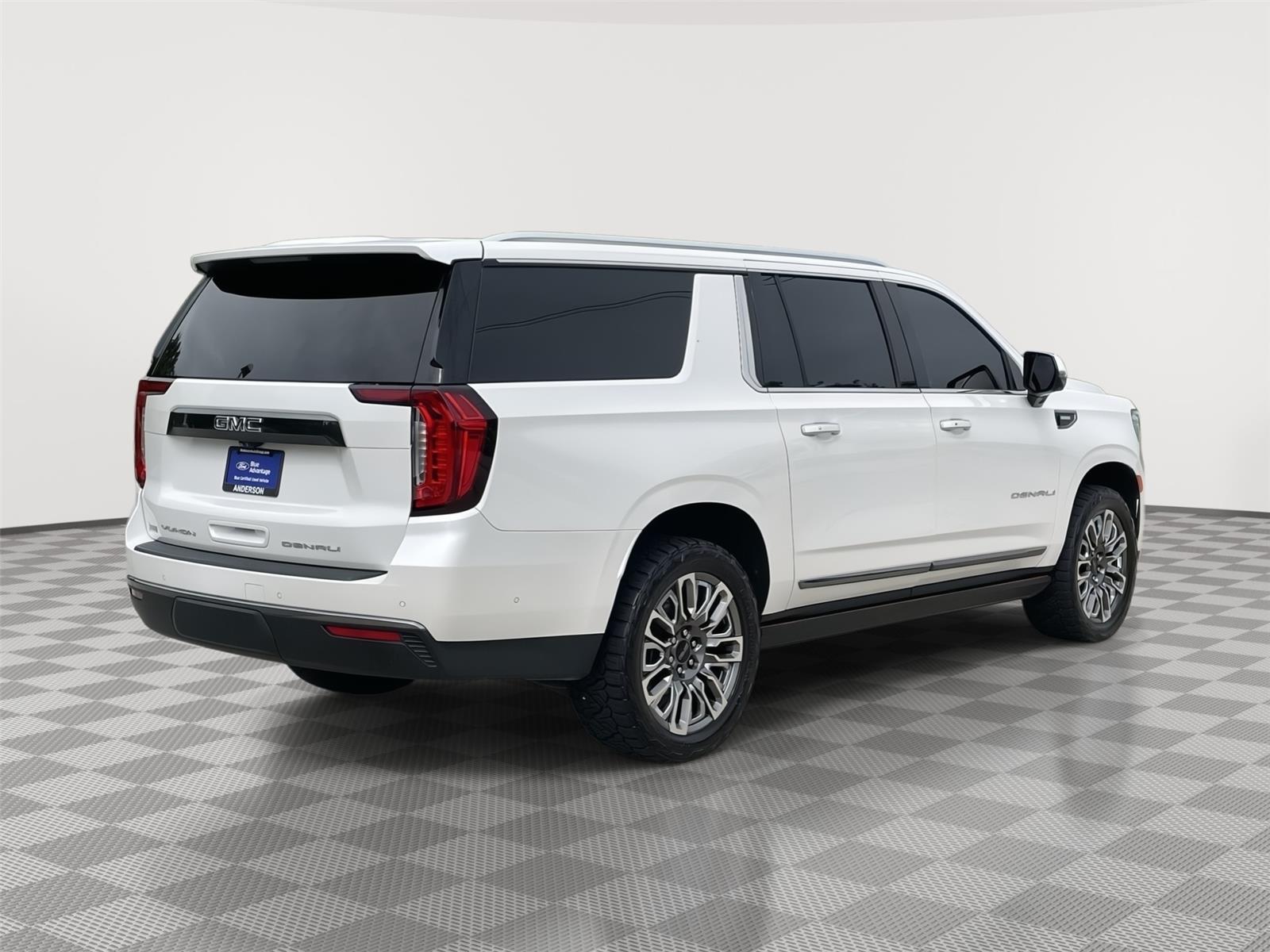 Vehicle photo 7