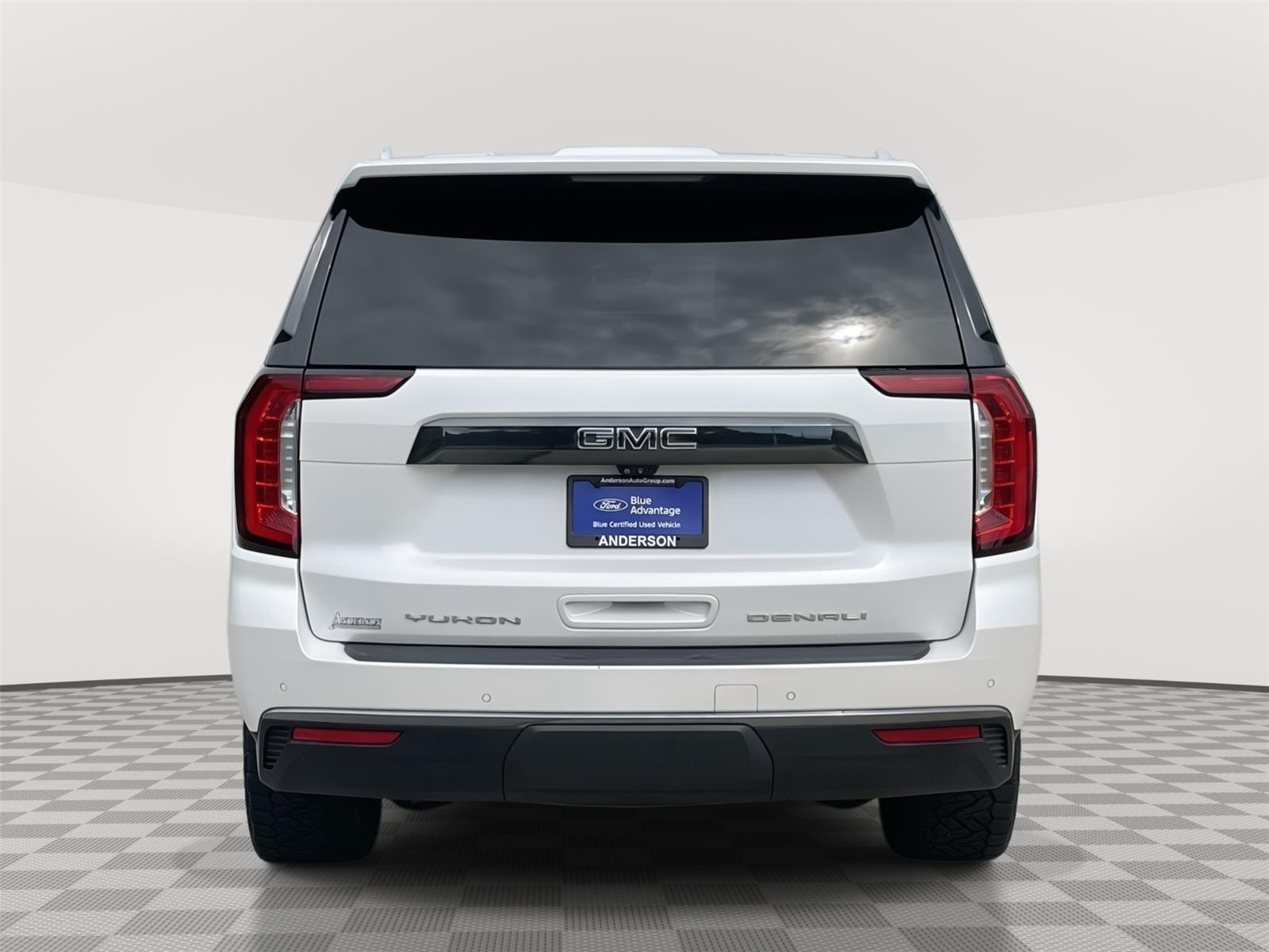 Vehicle photo 8