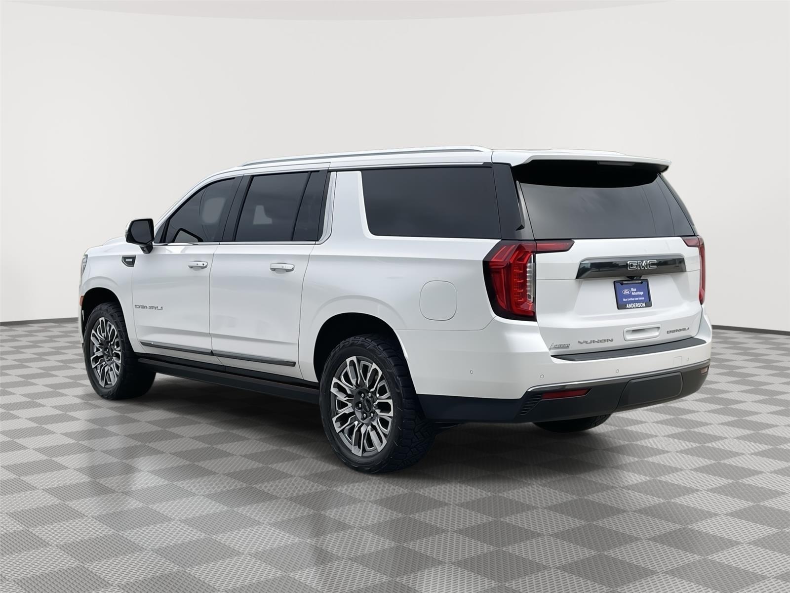 Vehicle photo 9