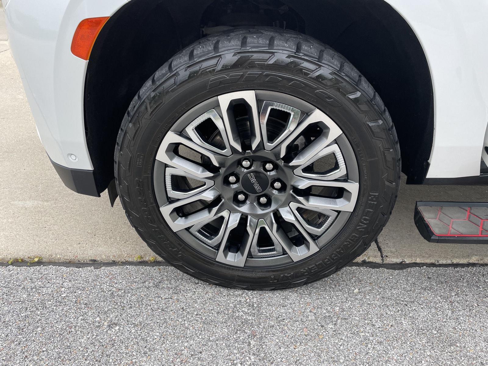 Vehicle photo 10