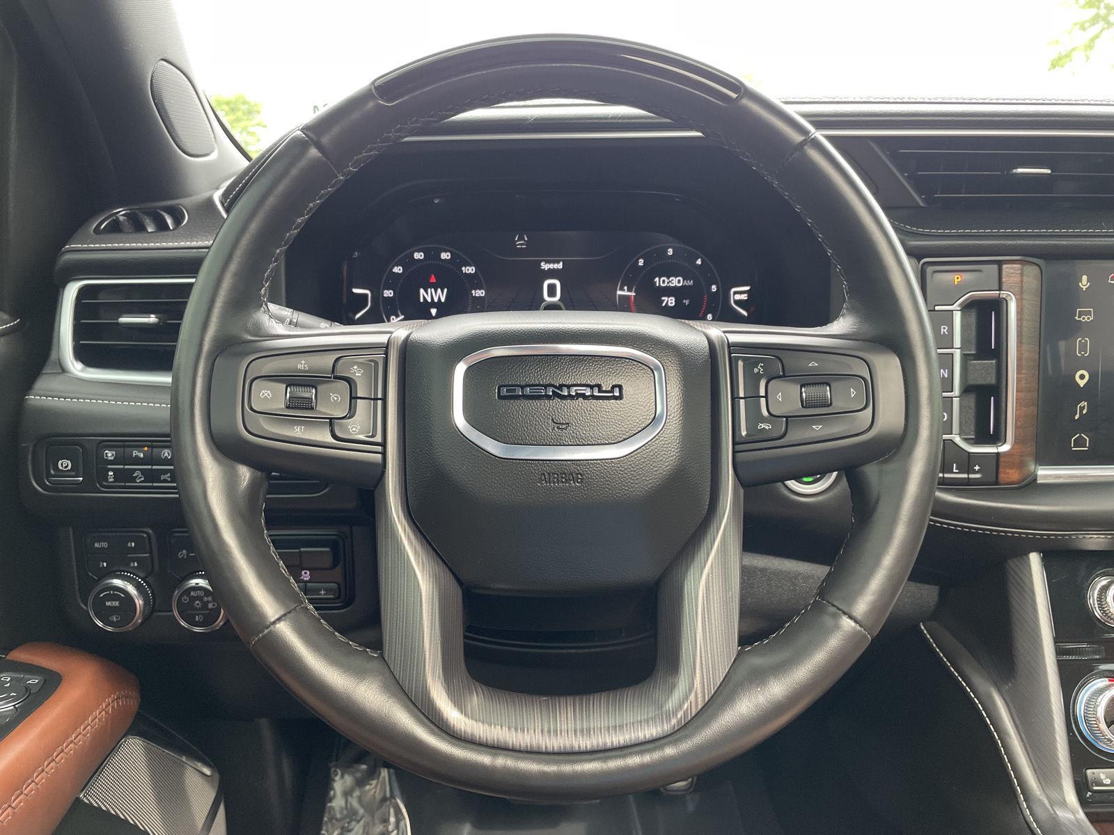 Vehicle photo 12