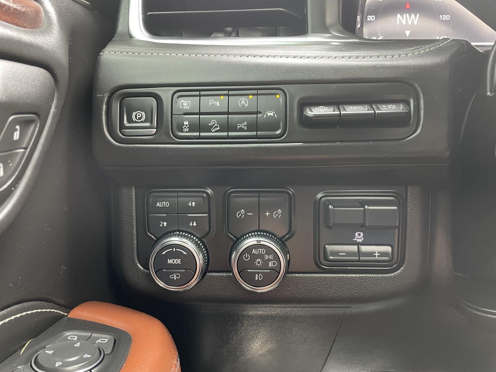 Vehicle photo 16