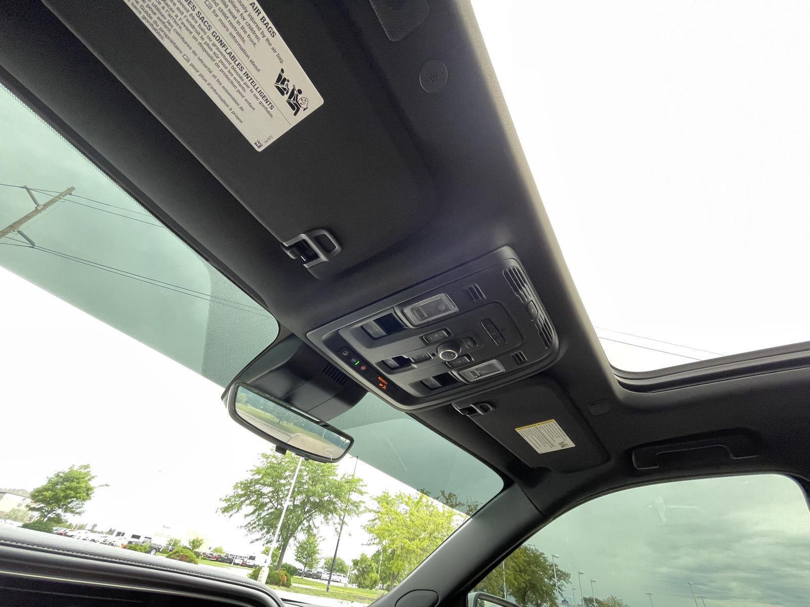 Vehicle photo 24