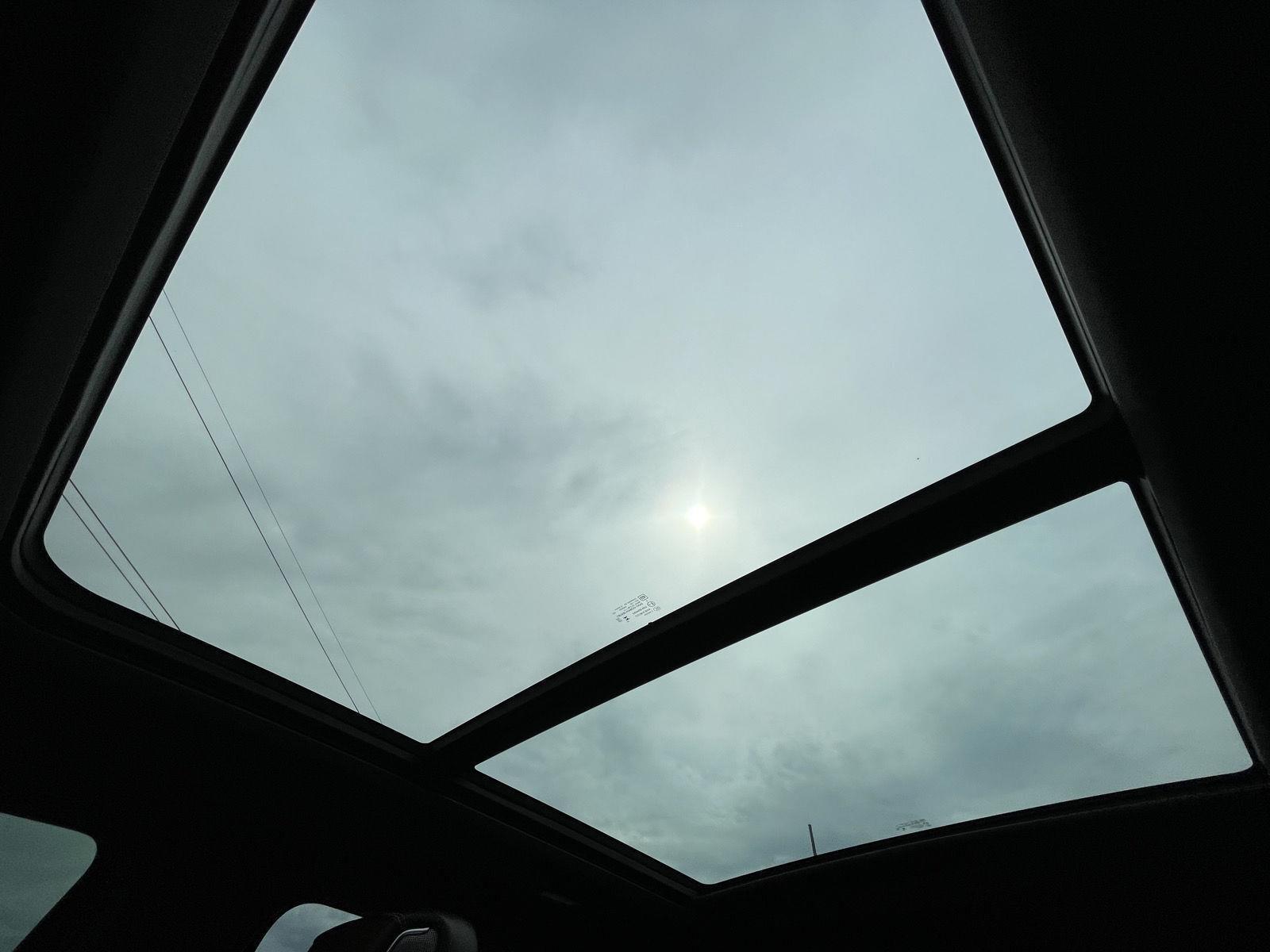 Vehicle photo 26