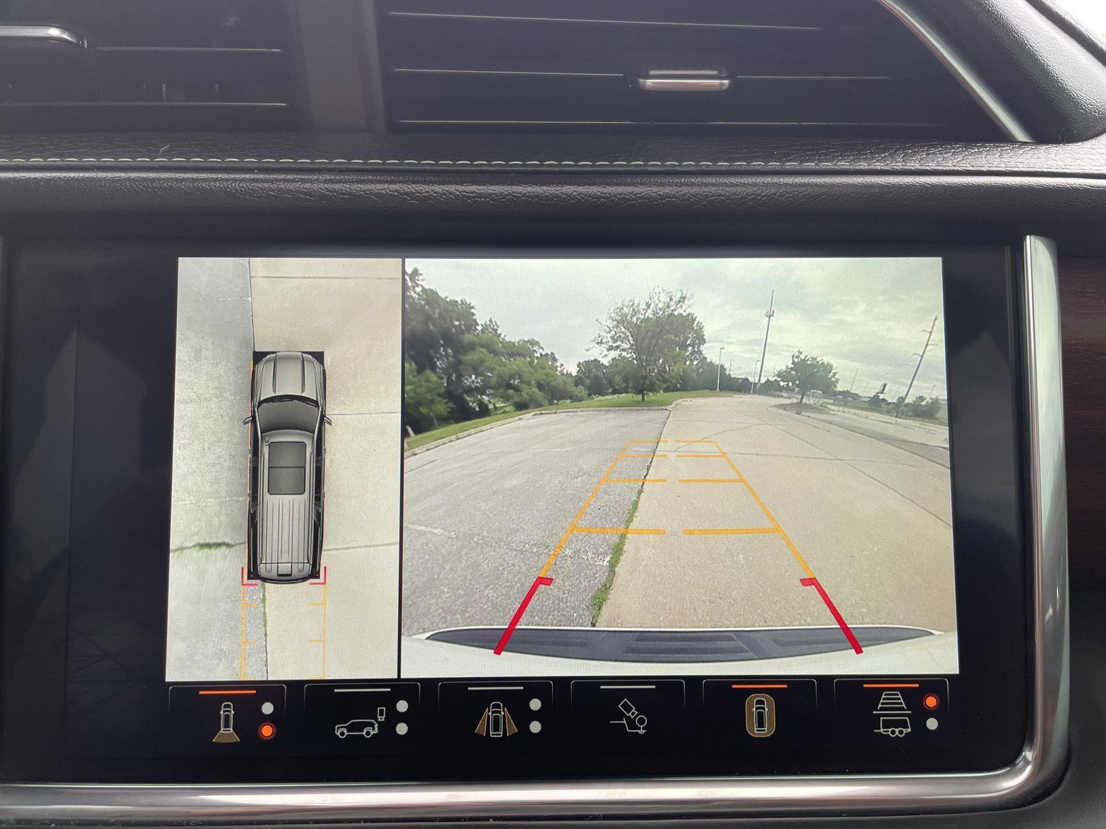 Vehicle photo 28