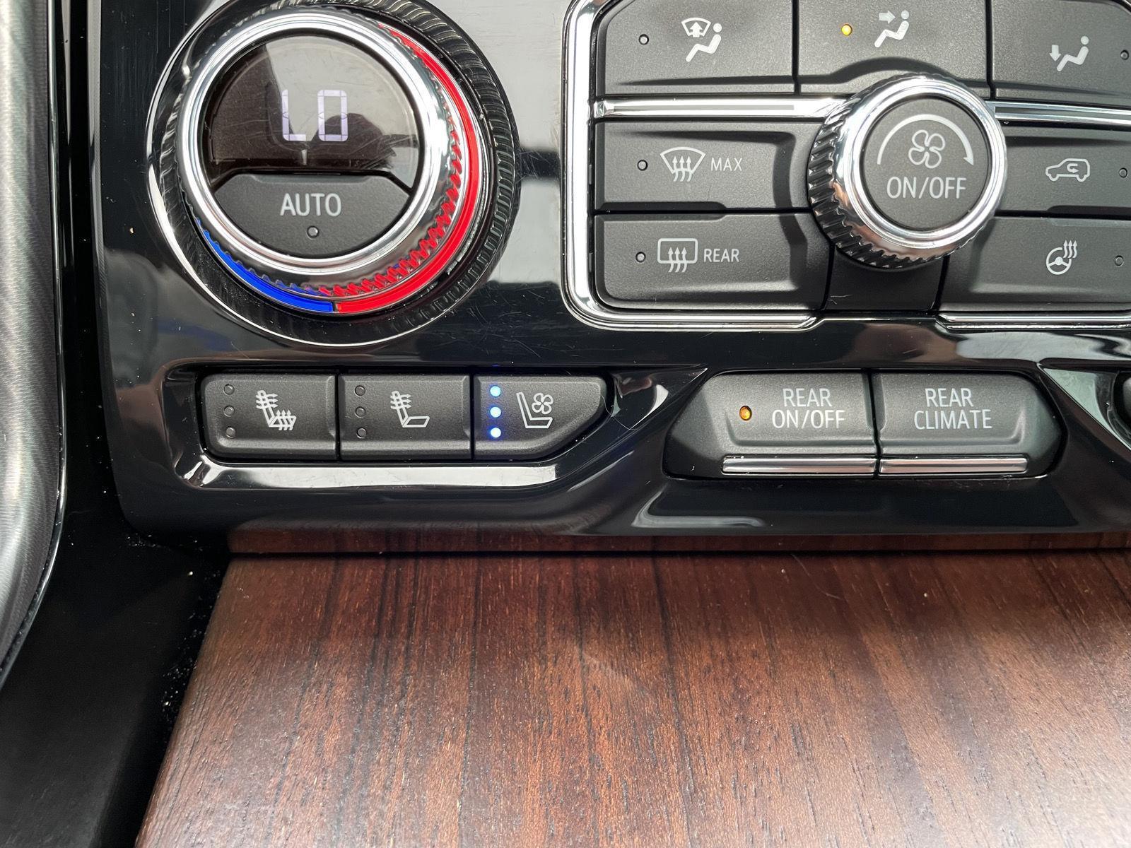 Vehicle photo 34
