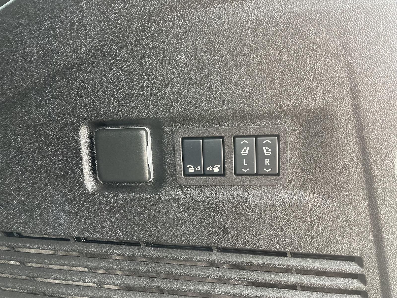 Vehicle photo 45