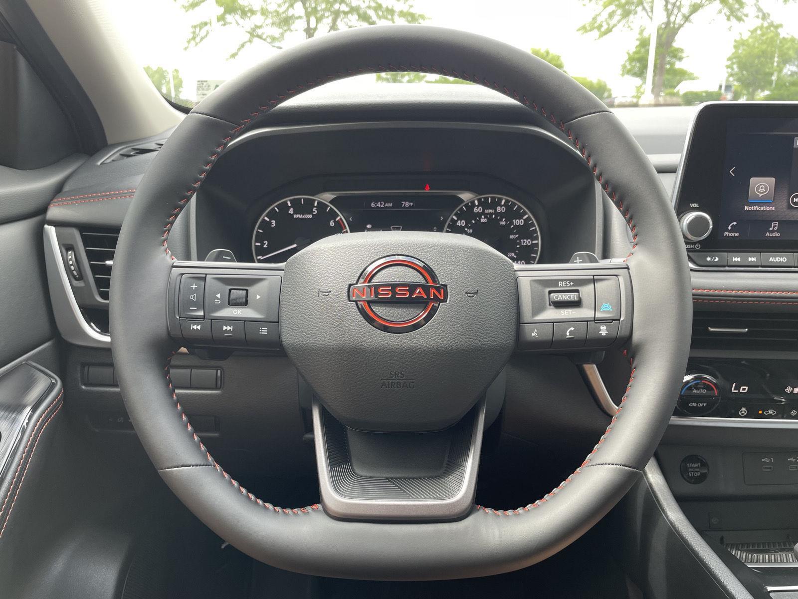 Vehicle photo 12