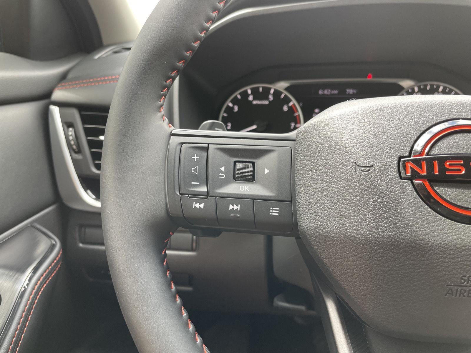 Vehicle photo 13