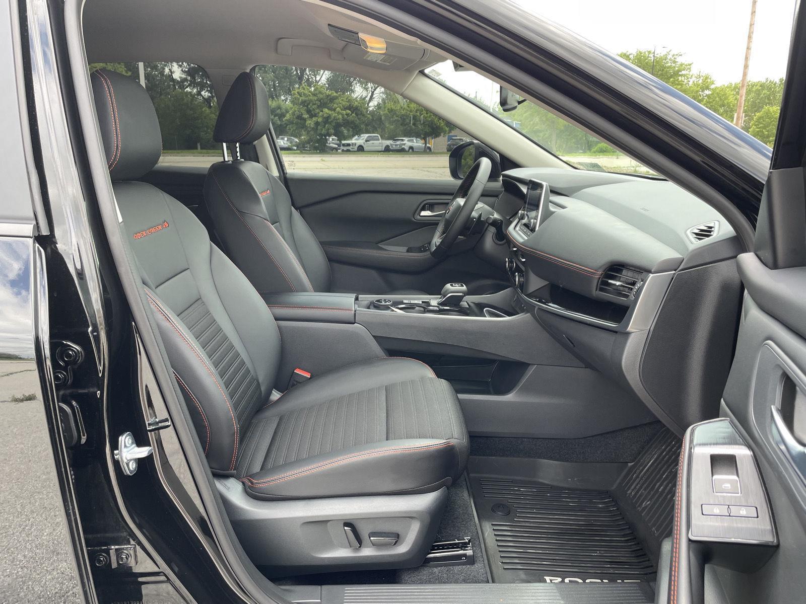 Vehicle photo 19