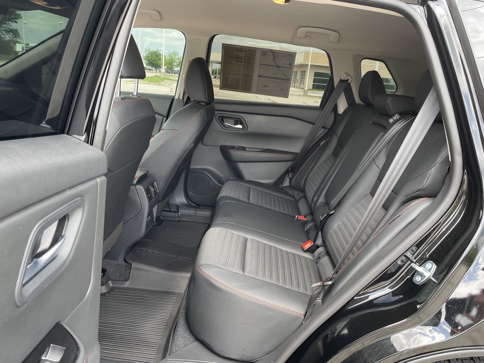 Vehicle photo 20