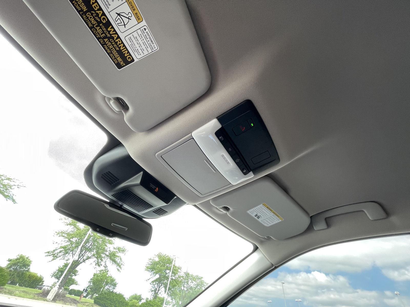 Vehicle photo 21