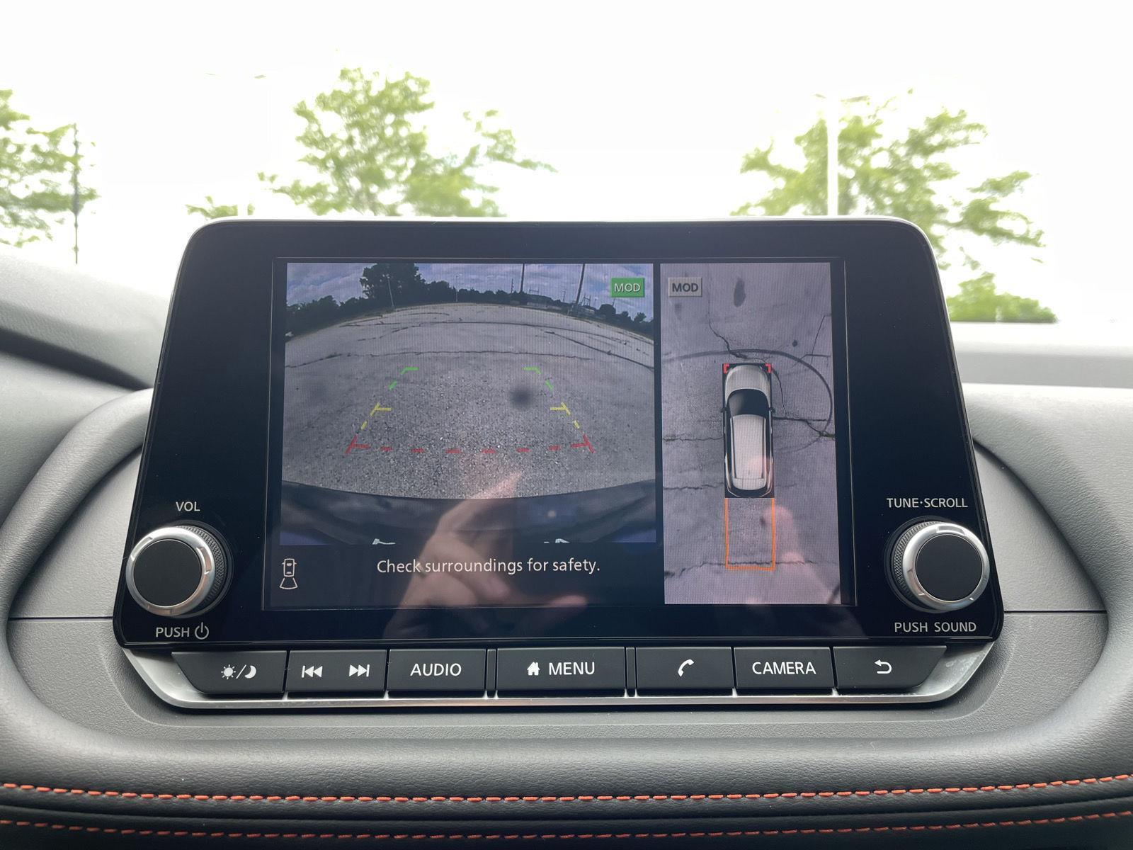 Vehicle photo 23