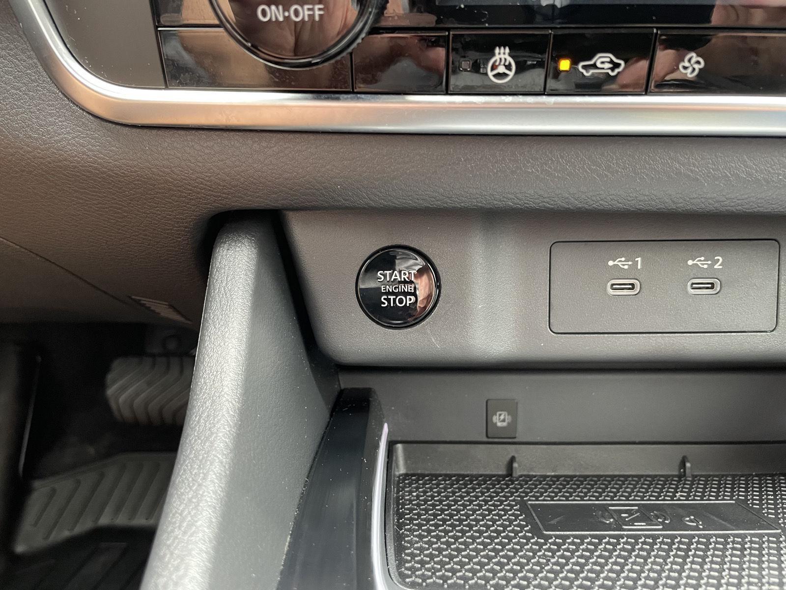 Vehicle photo 25
