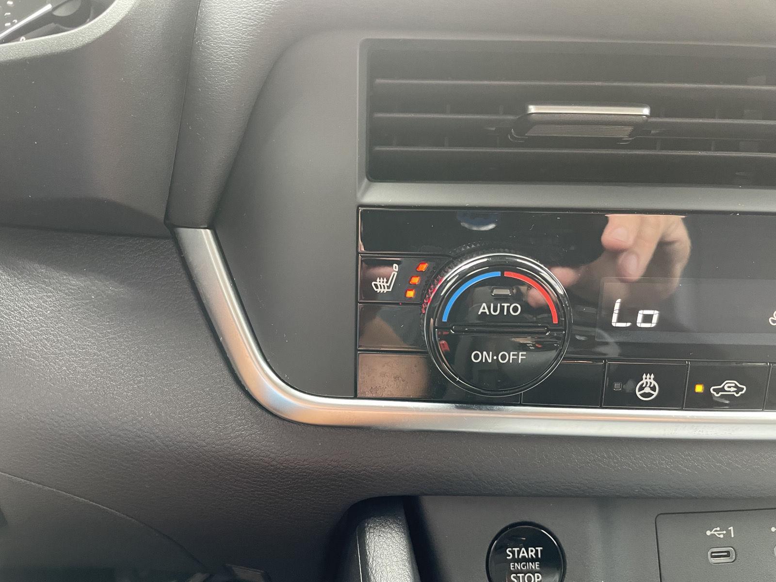 Vehicle photo 28