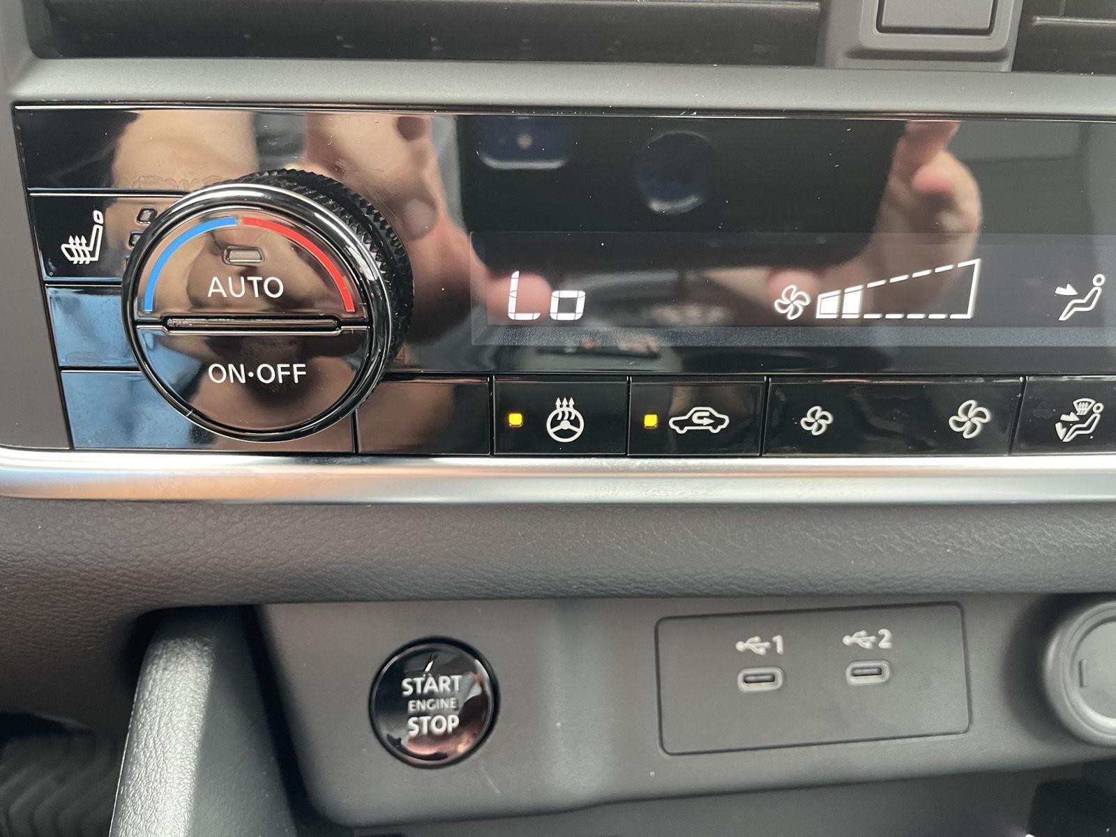 Vehicle photo 29