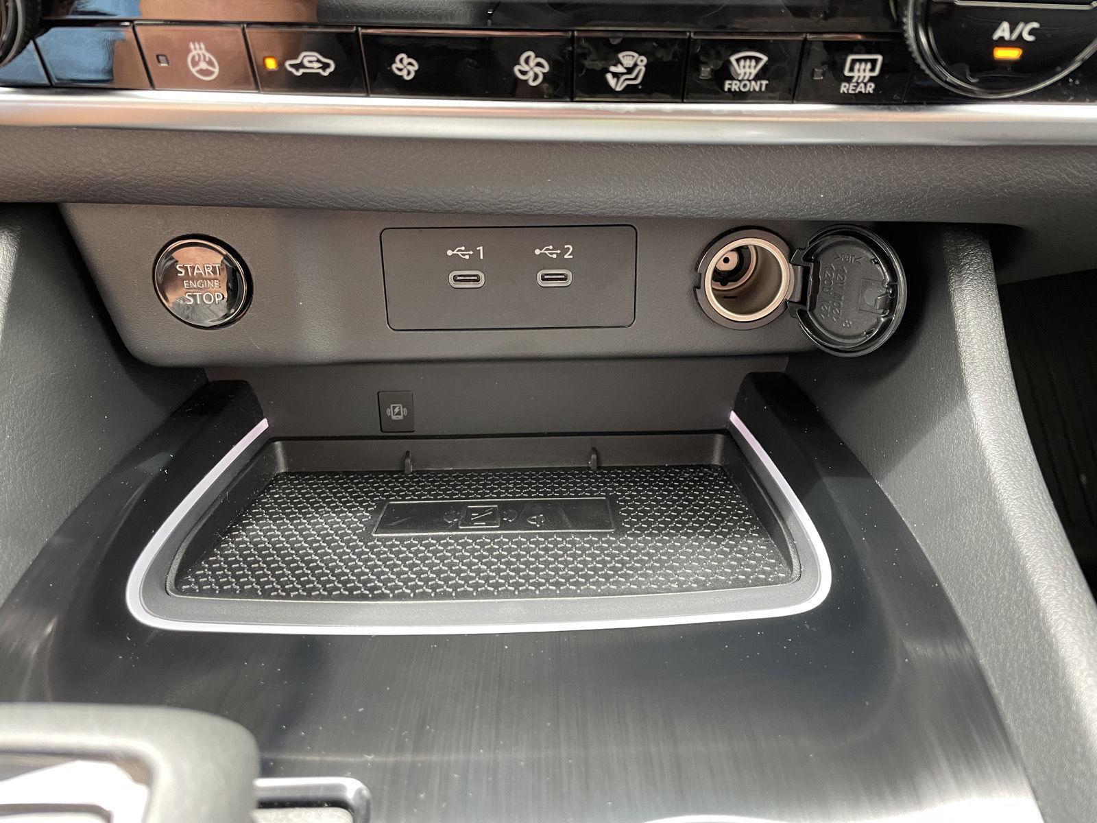 Vehicle photo 30