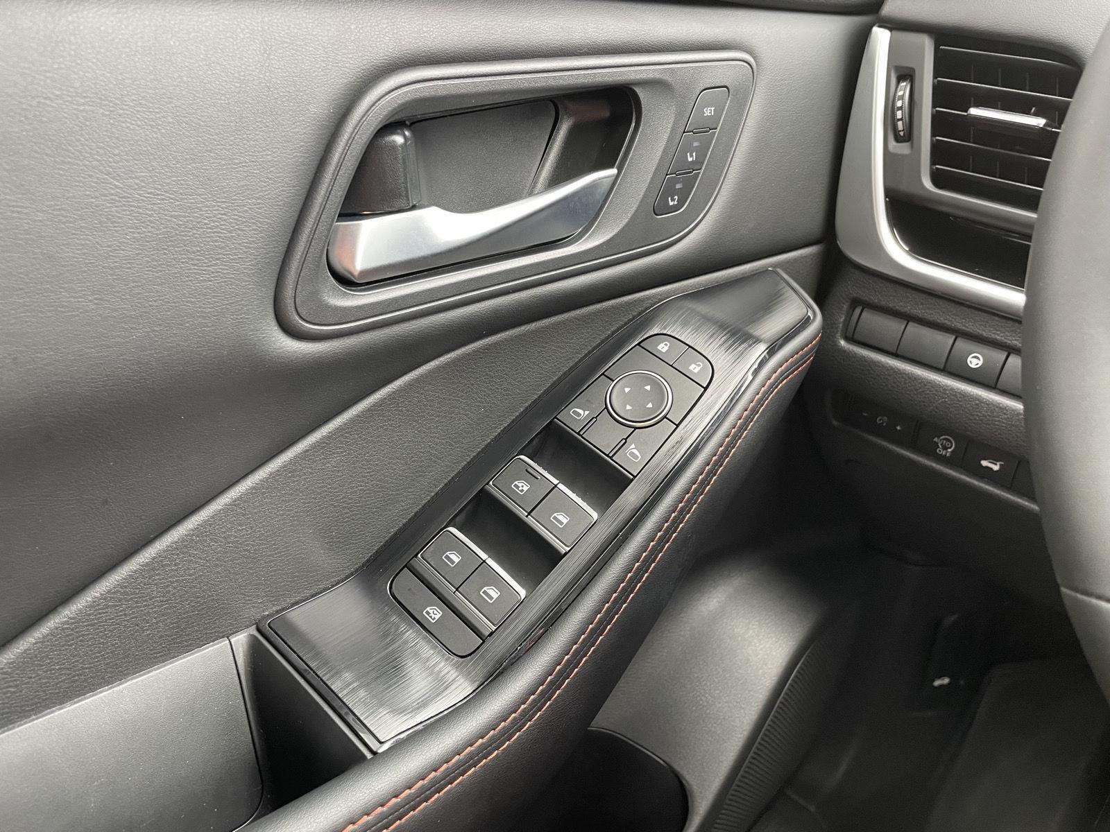 Vehicle photo 31