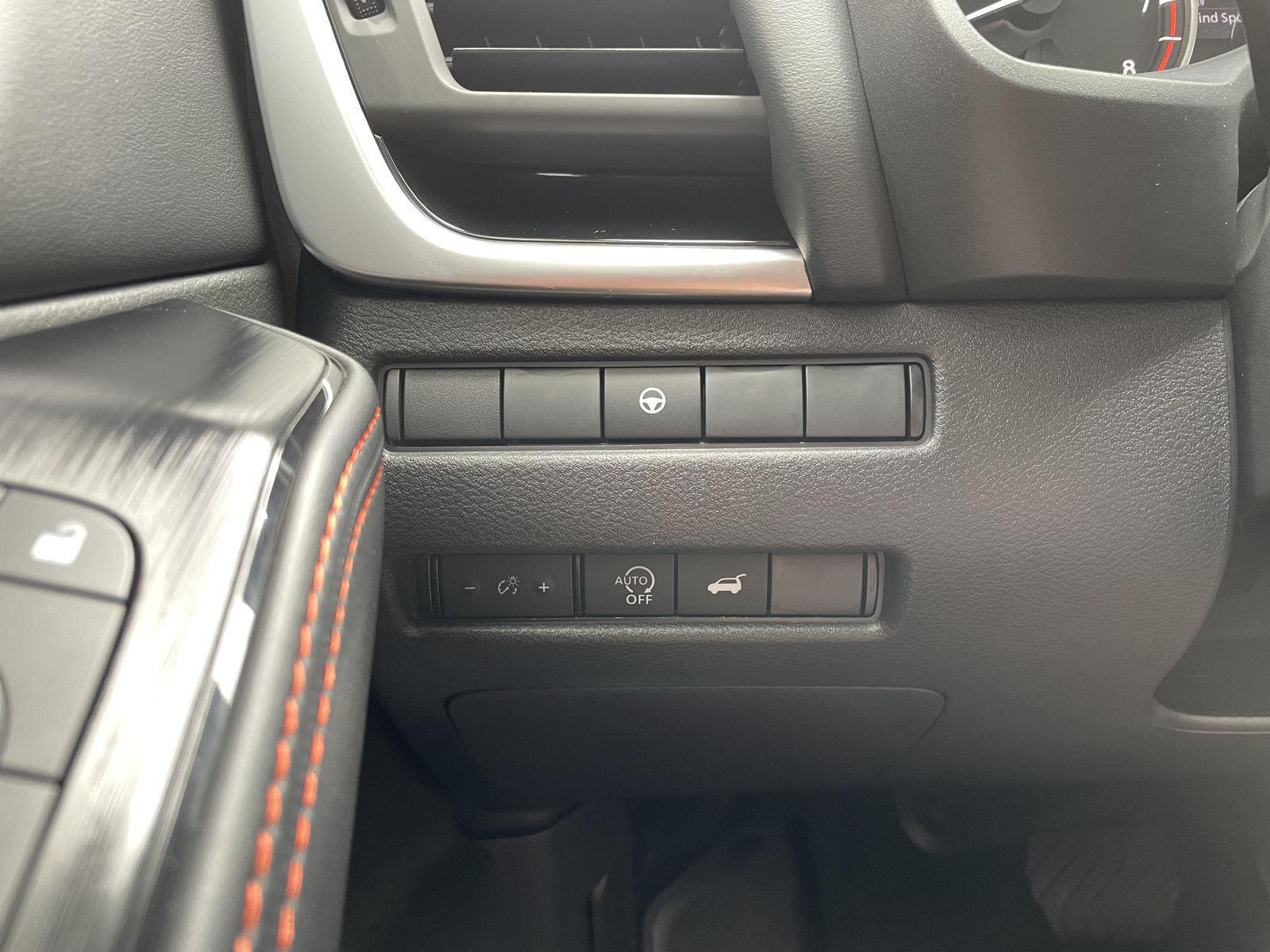 Vehicle photo 32