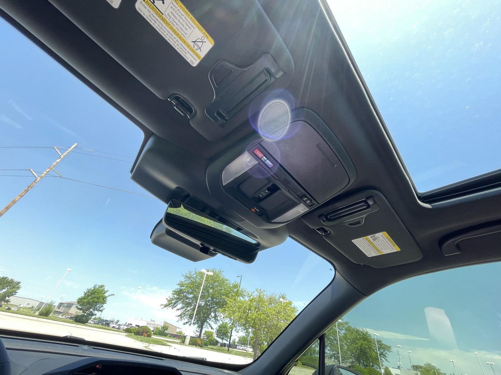 Vehicle photo 22