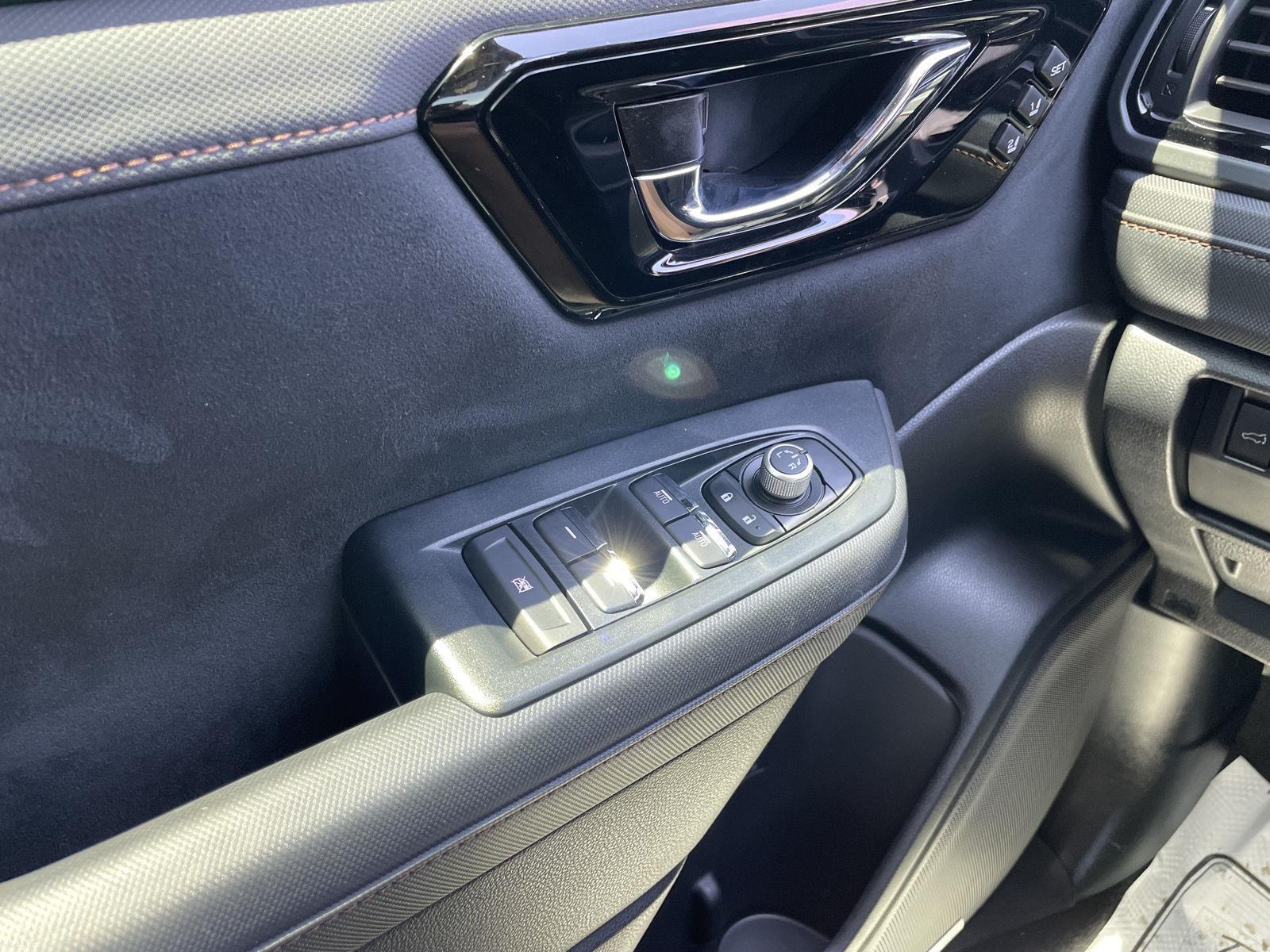 Vehicle photo 32