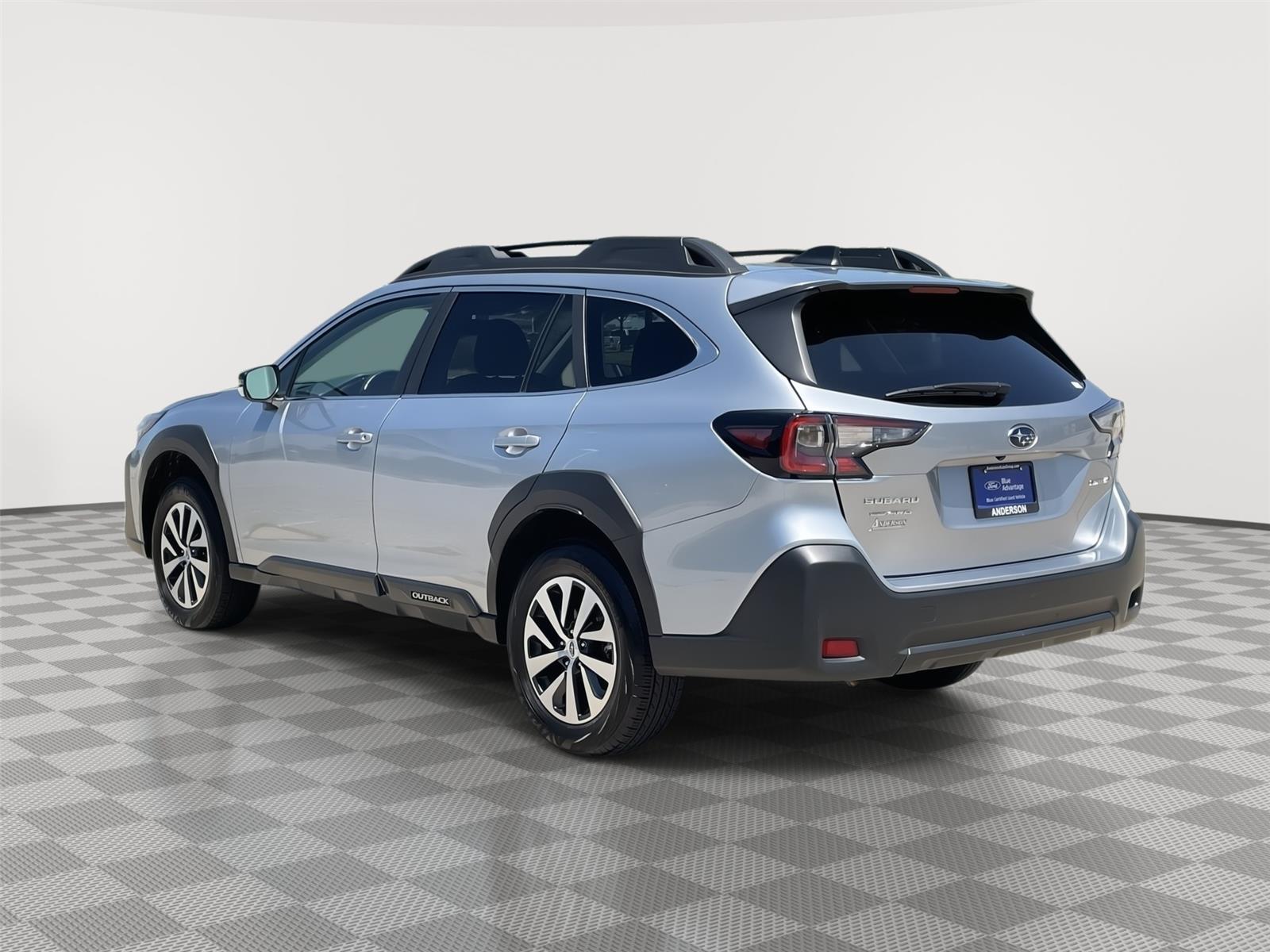 Vehicle photo 9