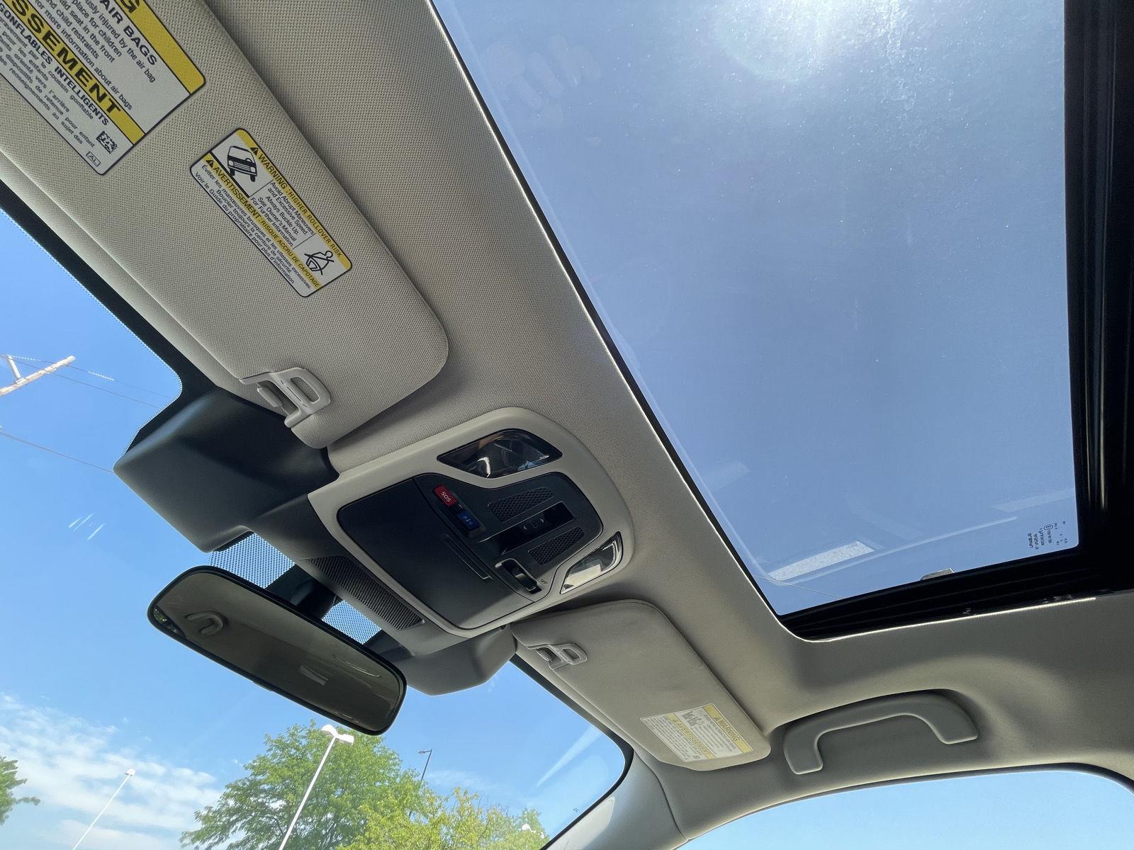 Vehicle photo 21
