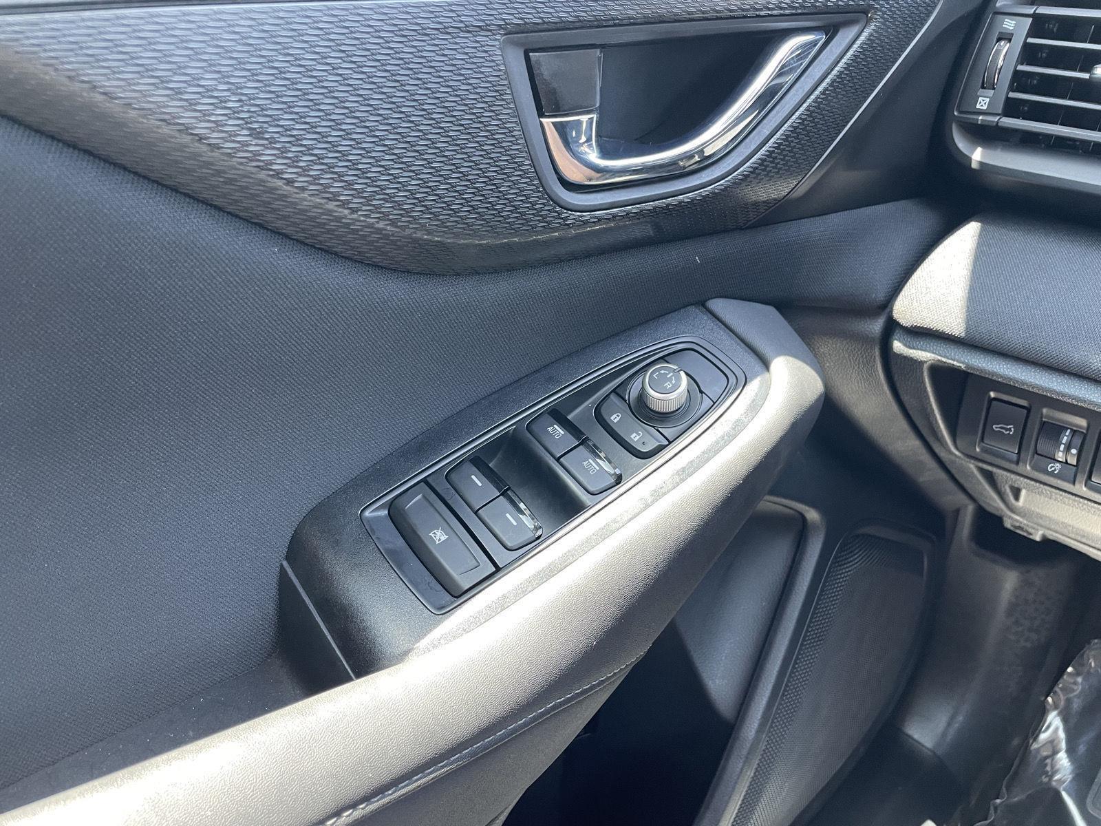 Vehicle photo 28